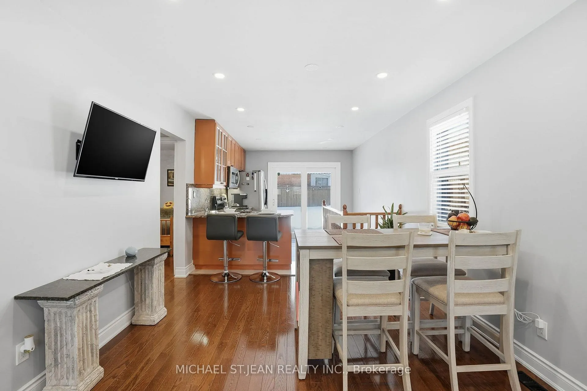 Photo 8 of 746 Roxborough Avenue, Hamilton, McQuesten — HOMEH