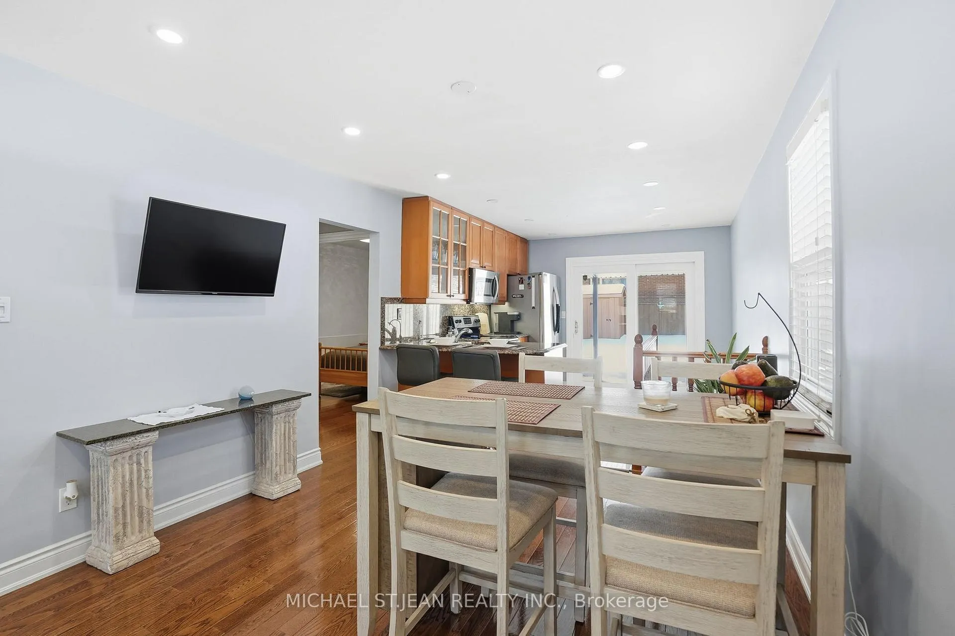 Photo 9 of 746 Roxborough Avenue, Hamilton, McQuesten — HOMEH