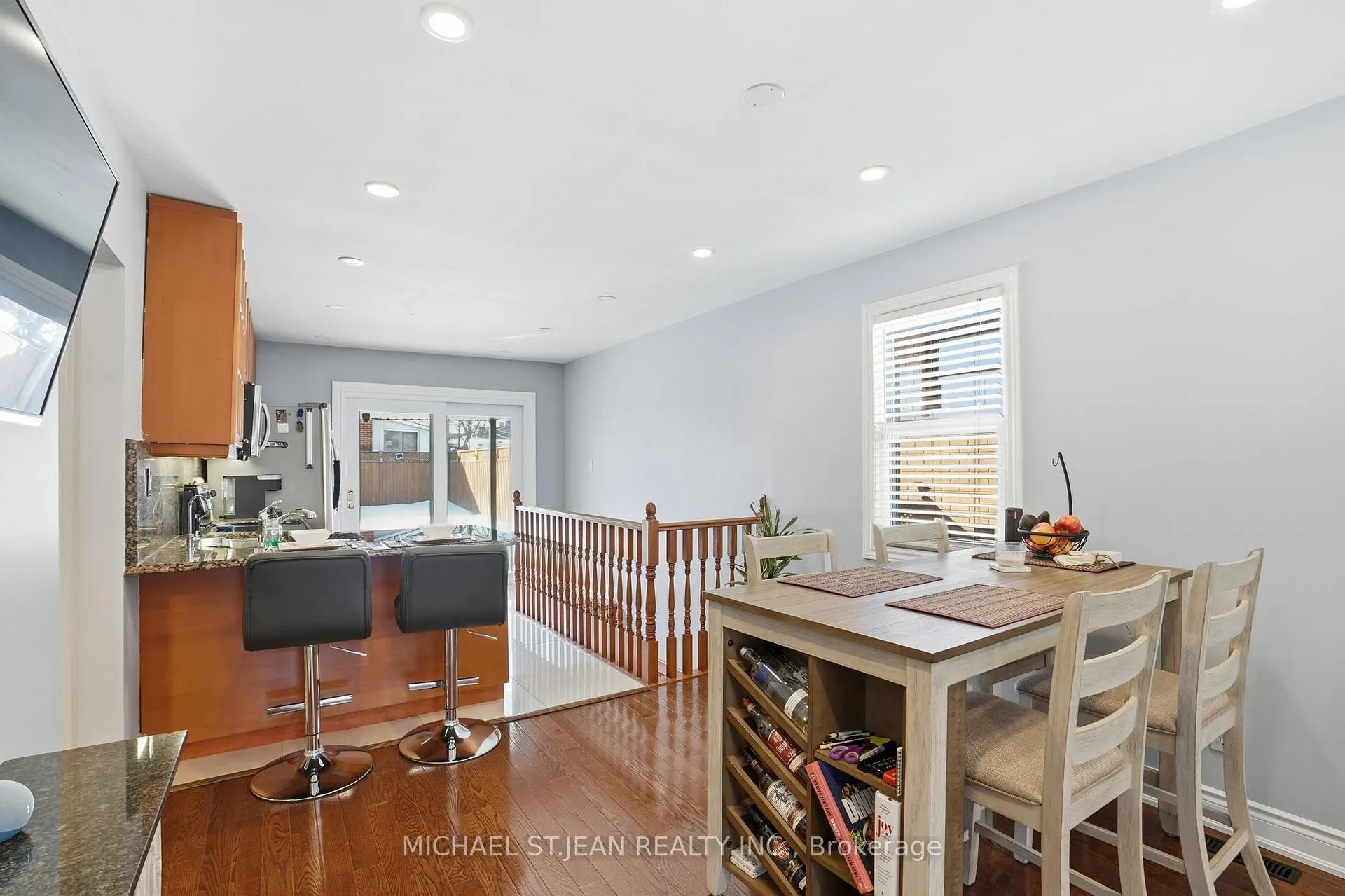 Photo 10 of 746 Roxborough Avenue, Hamilton, McQuesten — HOMEH