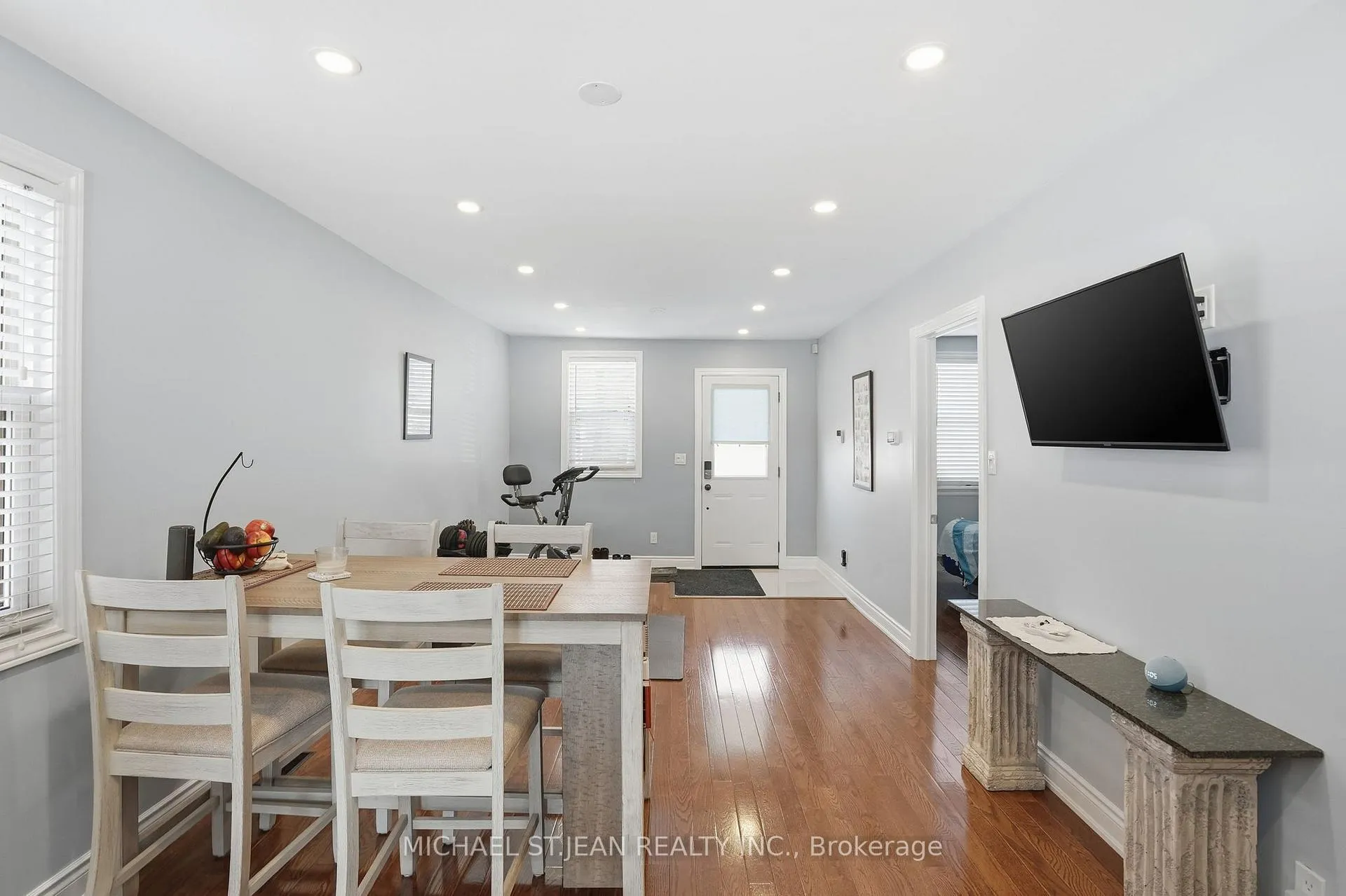 Photo 12 of 746 Roxborough Avenue, Hamilton, McQuesten — HOMEH