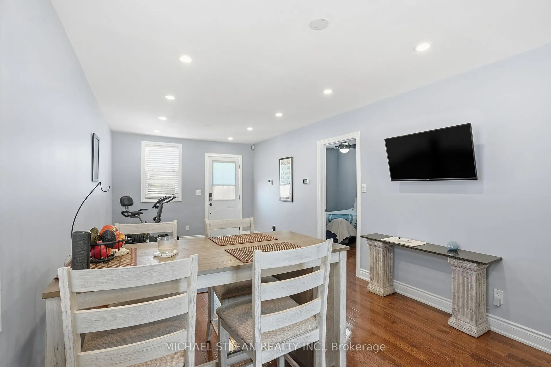 Photo 13 of 746 Roxborough Avenue, Hamilton, McQuesten — HOMEH