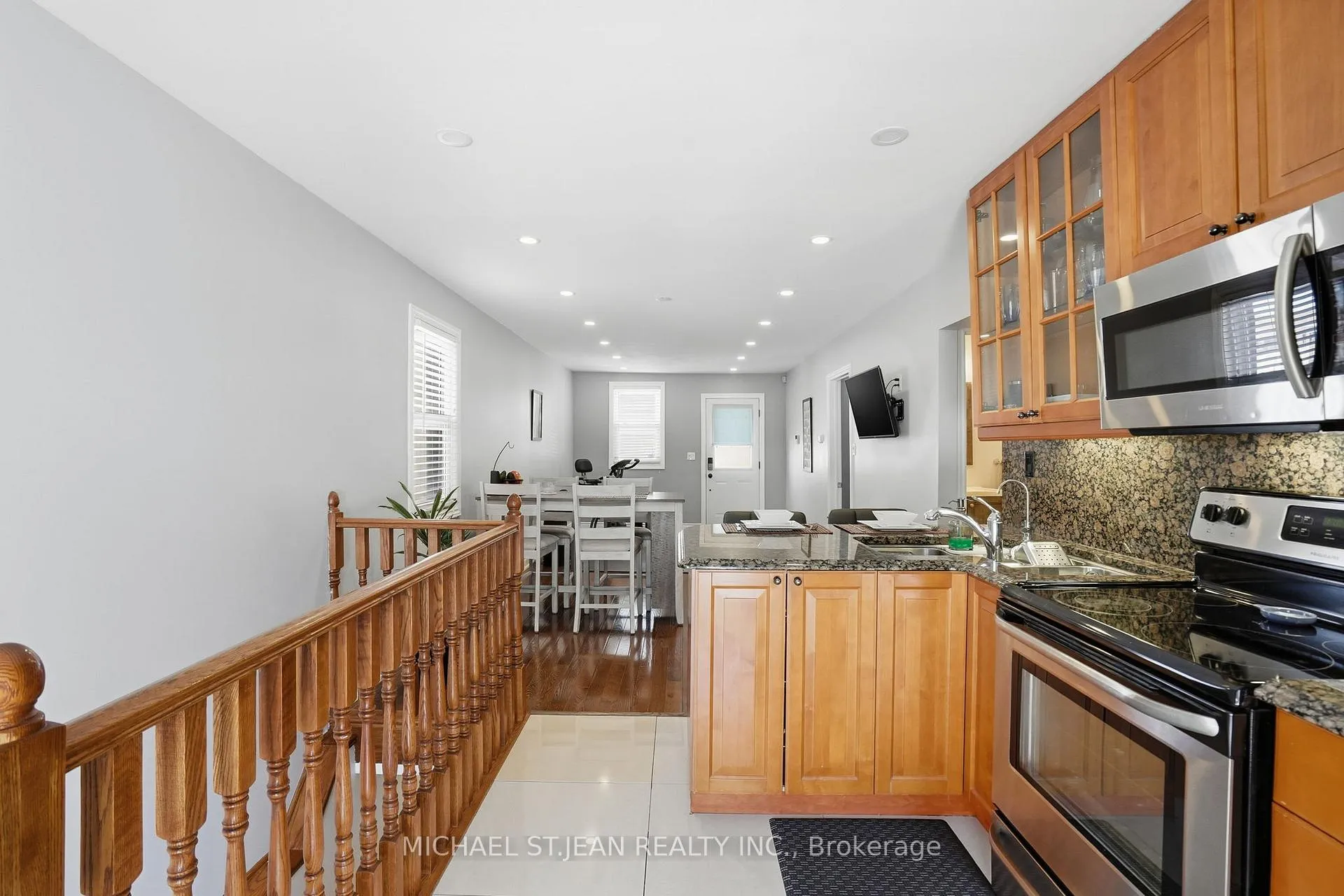 Photo 18 of 746 Roxborough Avenue, Hamilton, McQuesten — HOMEH