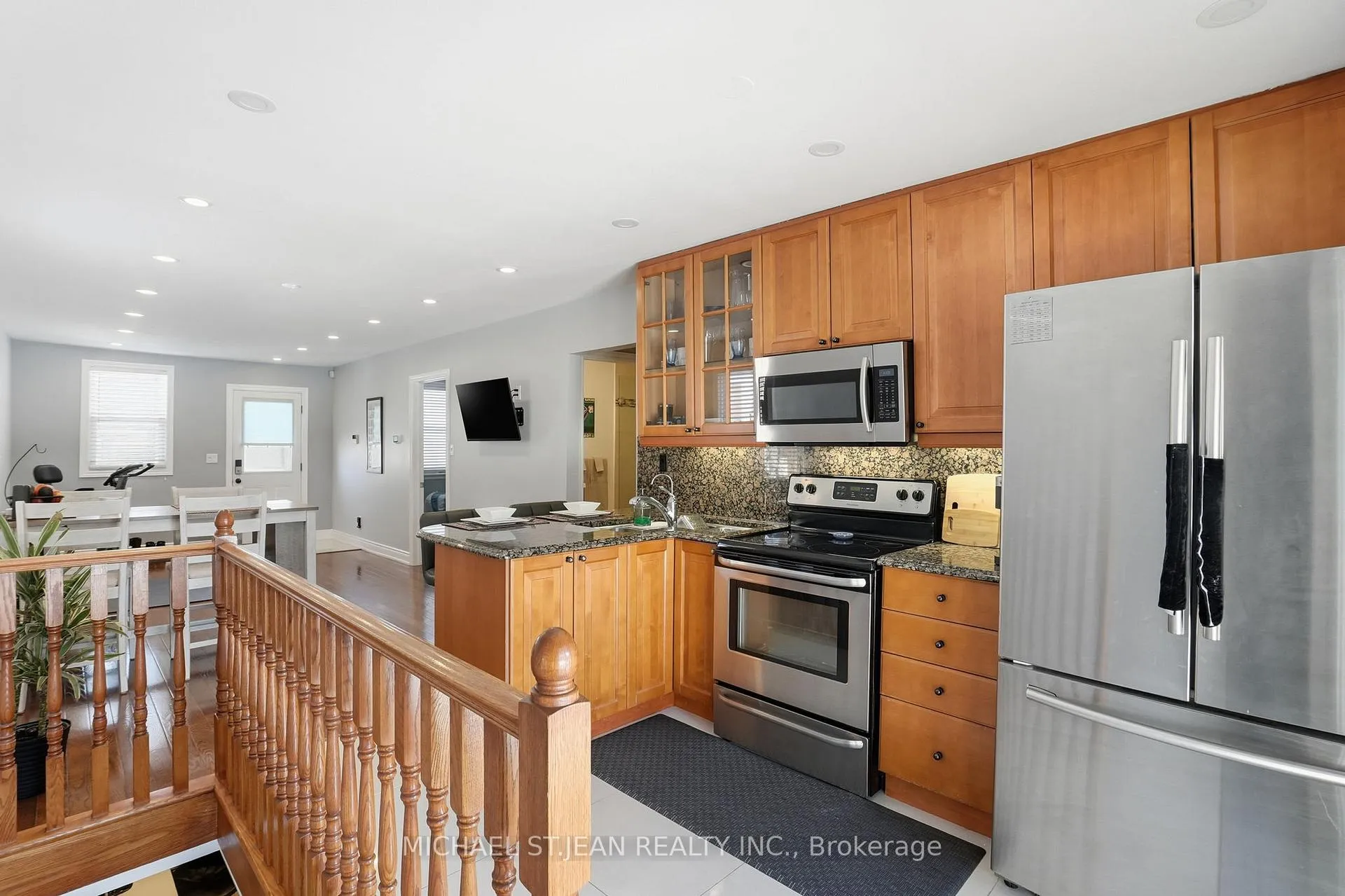 Photo 21 of 746 Roxborough Avenue, Hamilton, McQuesten — HOMEH