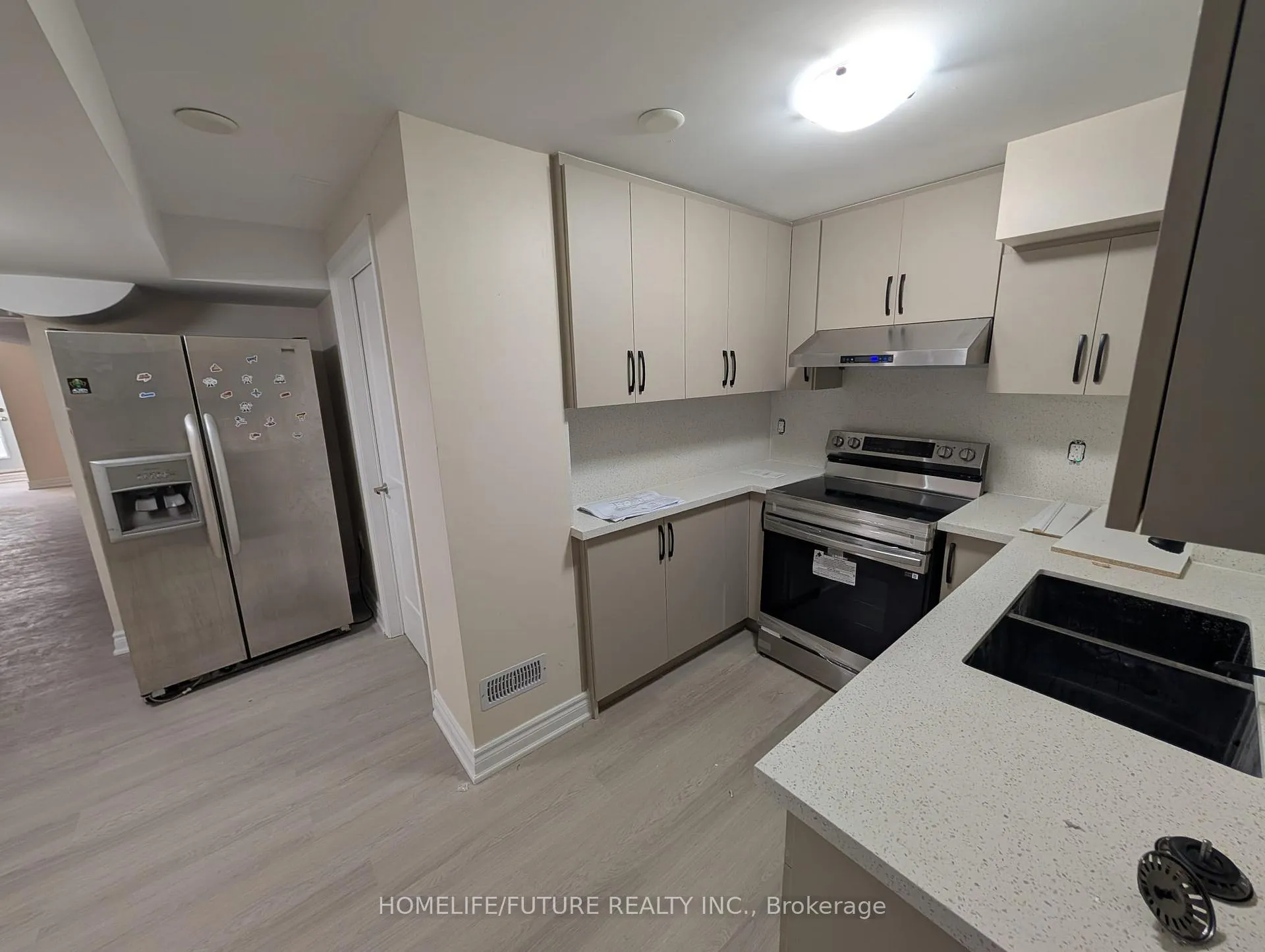 Photo 2 of 41 Black Walnut Drive, Markham, Legacy — HOMEH