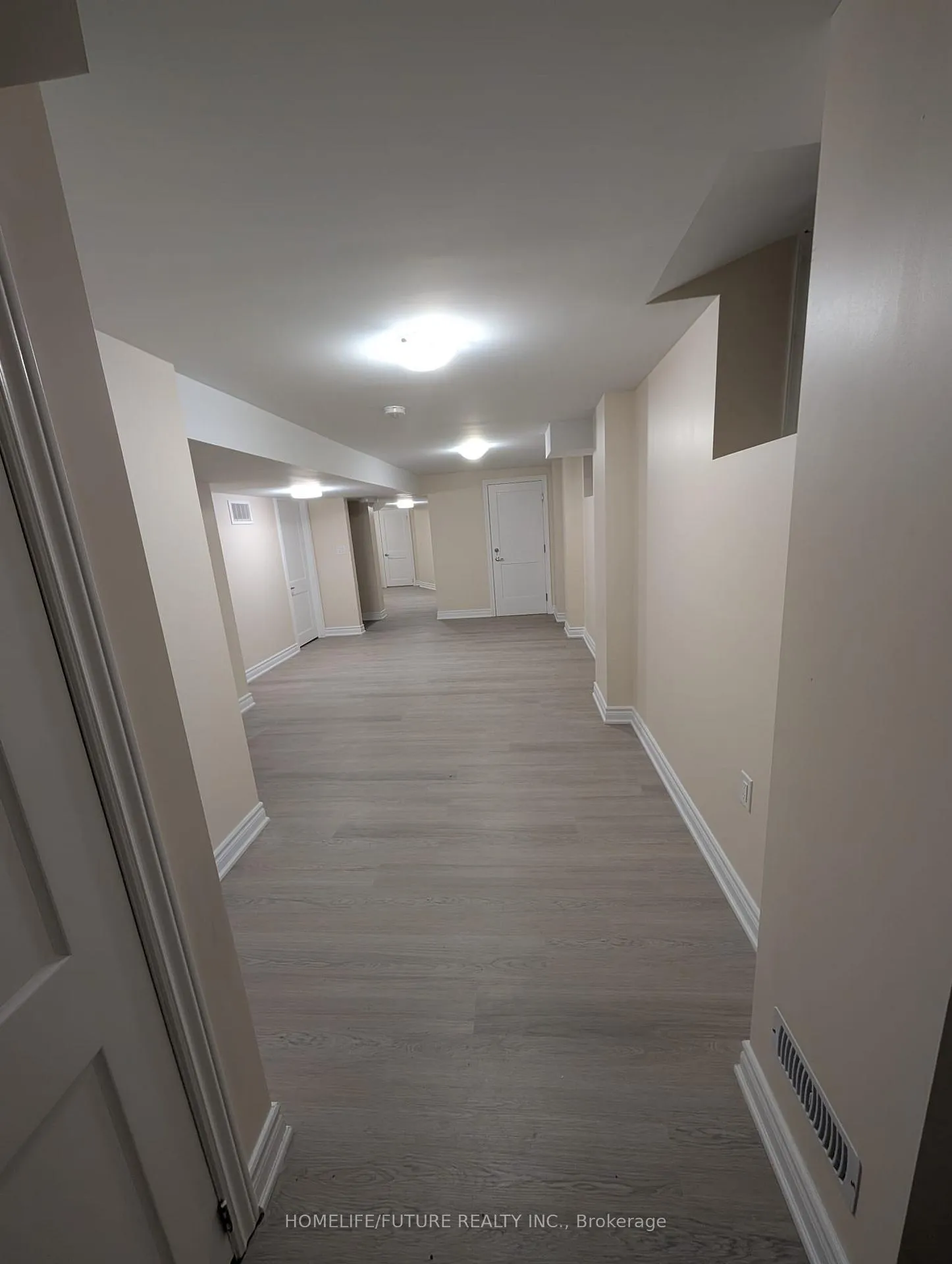 Photo 7 of 41 Black Walnut Drive, Markham, Legacy — HOMEH