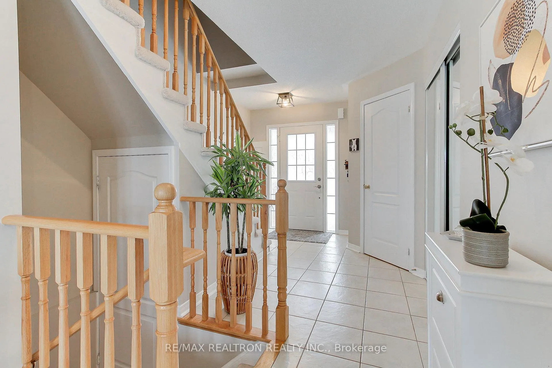 Photo 5 of 144 Shrewsbury Drive, Whitby, Brooklin — HOMEH