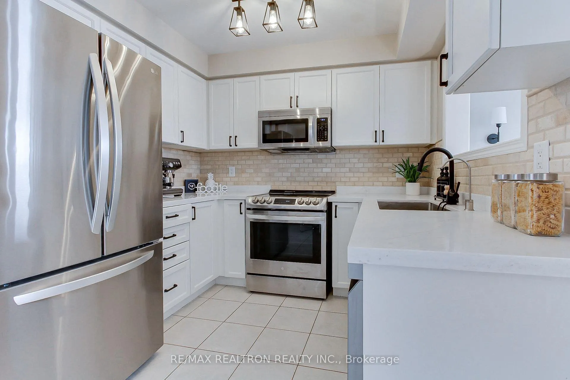 Photo 7 of 144 Shrewsbury Drive, Whitby, Brooklin — HOMEH