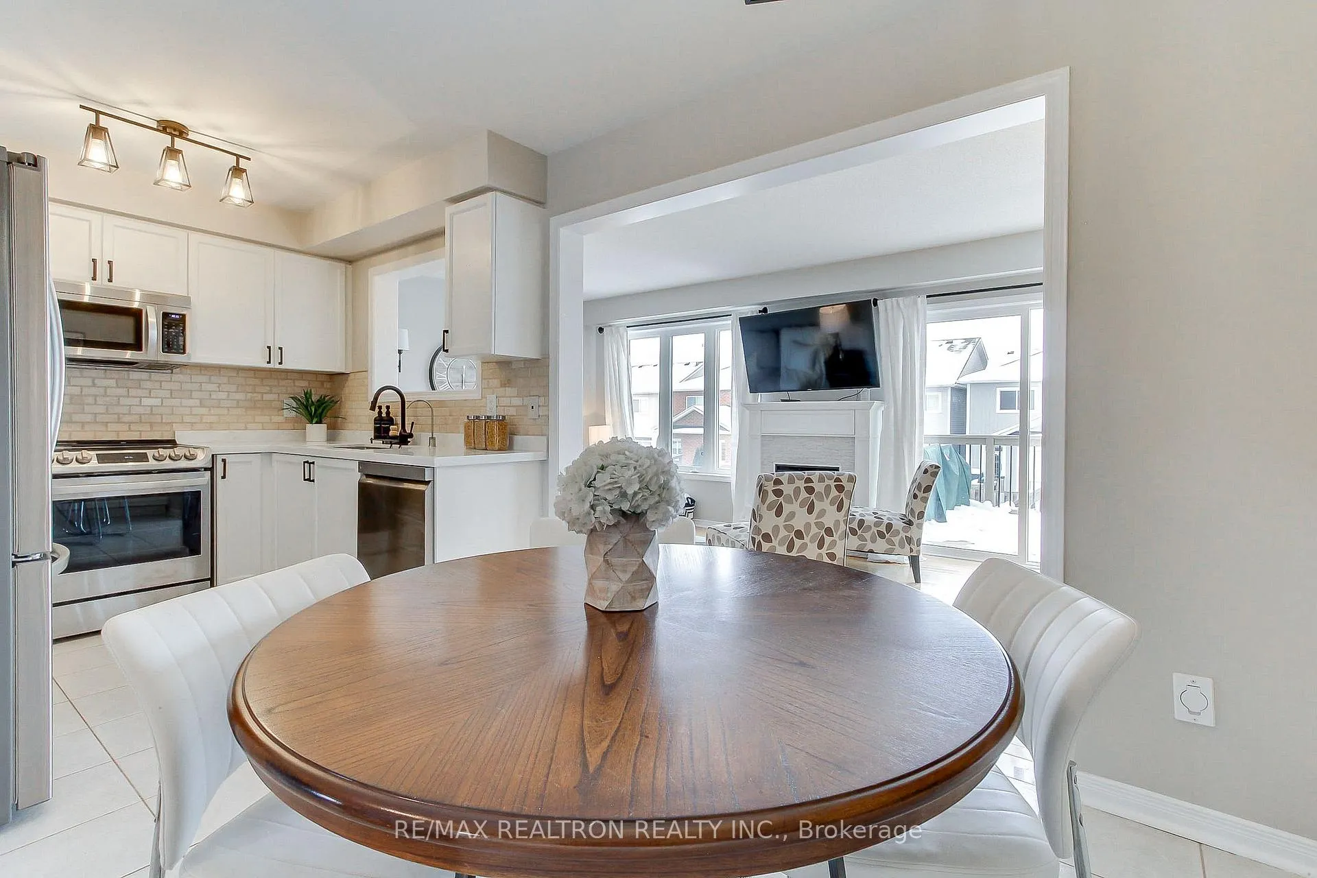 Photo 12 of 144 Shrewsbury Drive, Whitby, Brooklin — HOMEH