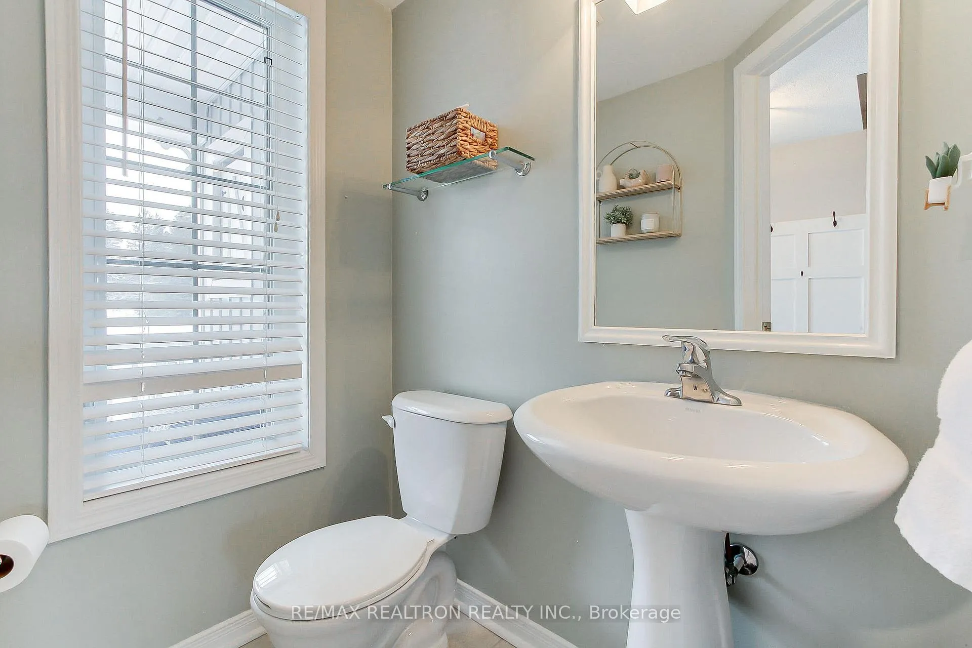 Photo 16 of 144 Shrewsbury Drive, Whitby, Brooklin — HOMEH