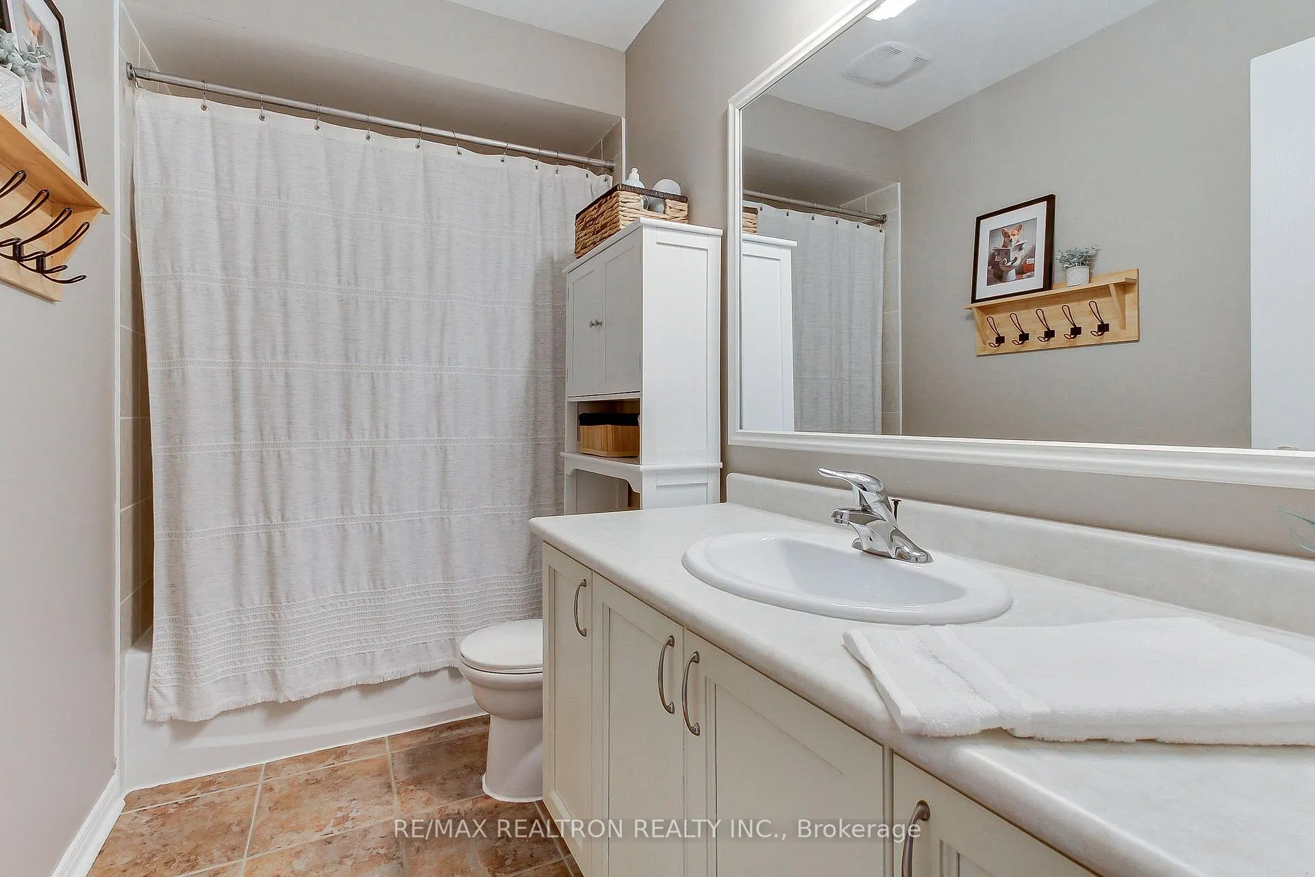 Photo 25 of 144 Shrewsbury Drive, Whitby, Brooklin — HOMEH