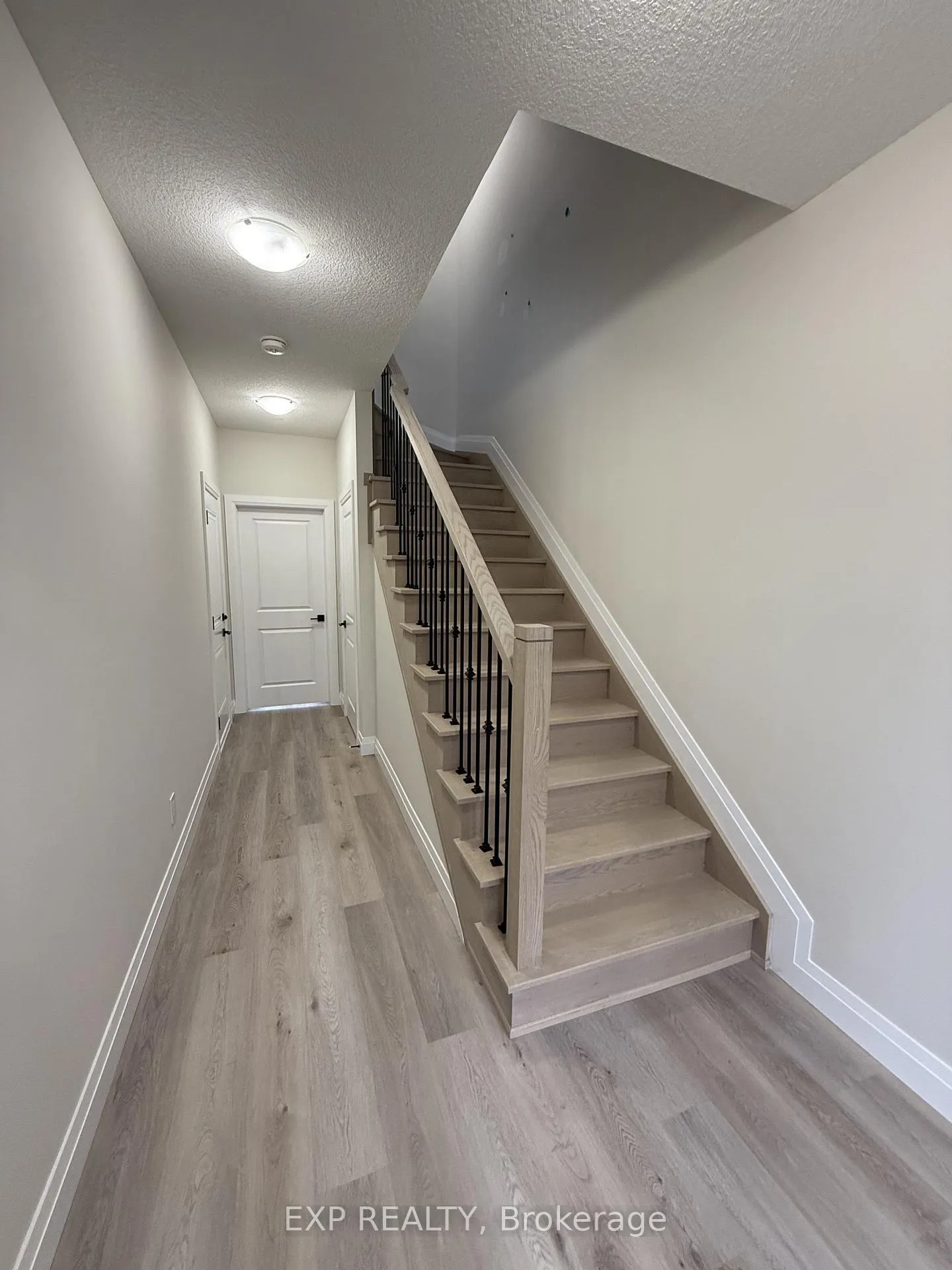 Photo 2 of 13 Keystone Trail, Welland, Lincoln/Crowland — HOMEH