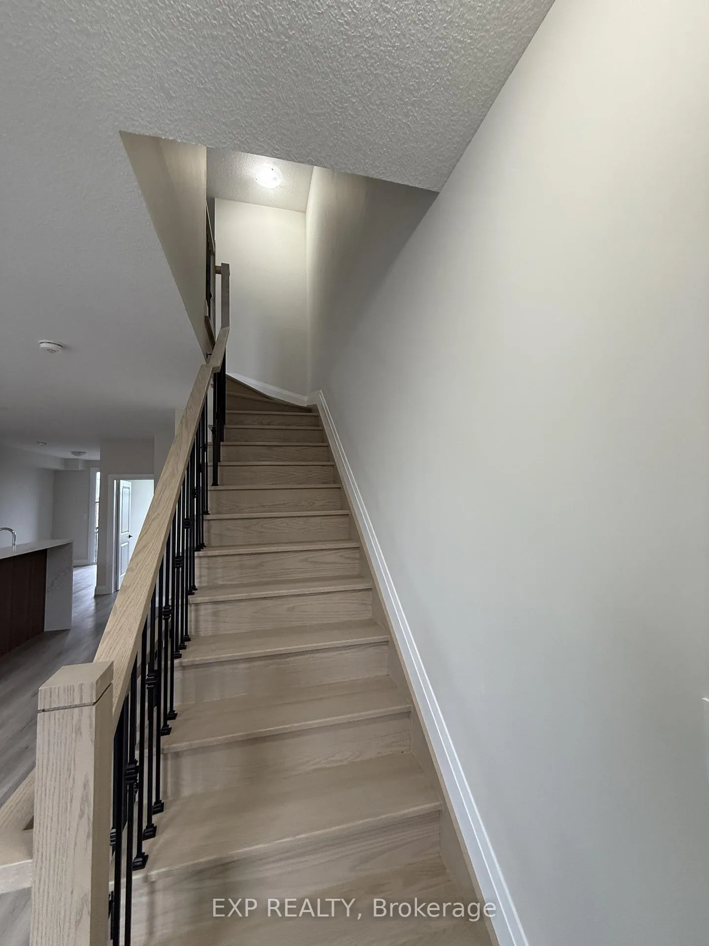 Photo 10 of 13 Keystone Trail, Welland, Lincoln/Crowland — HOMEH