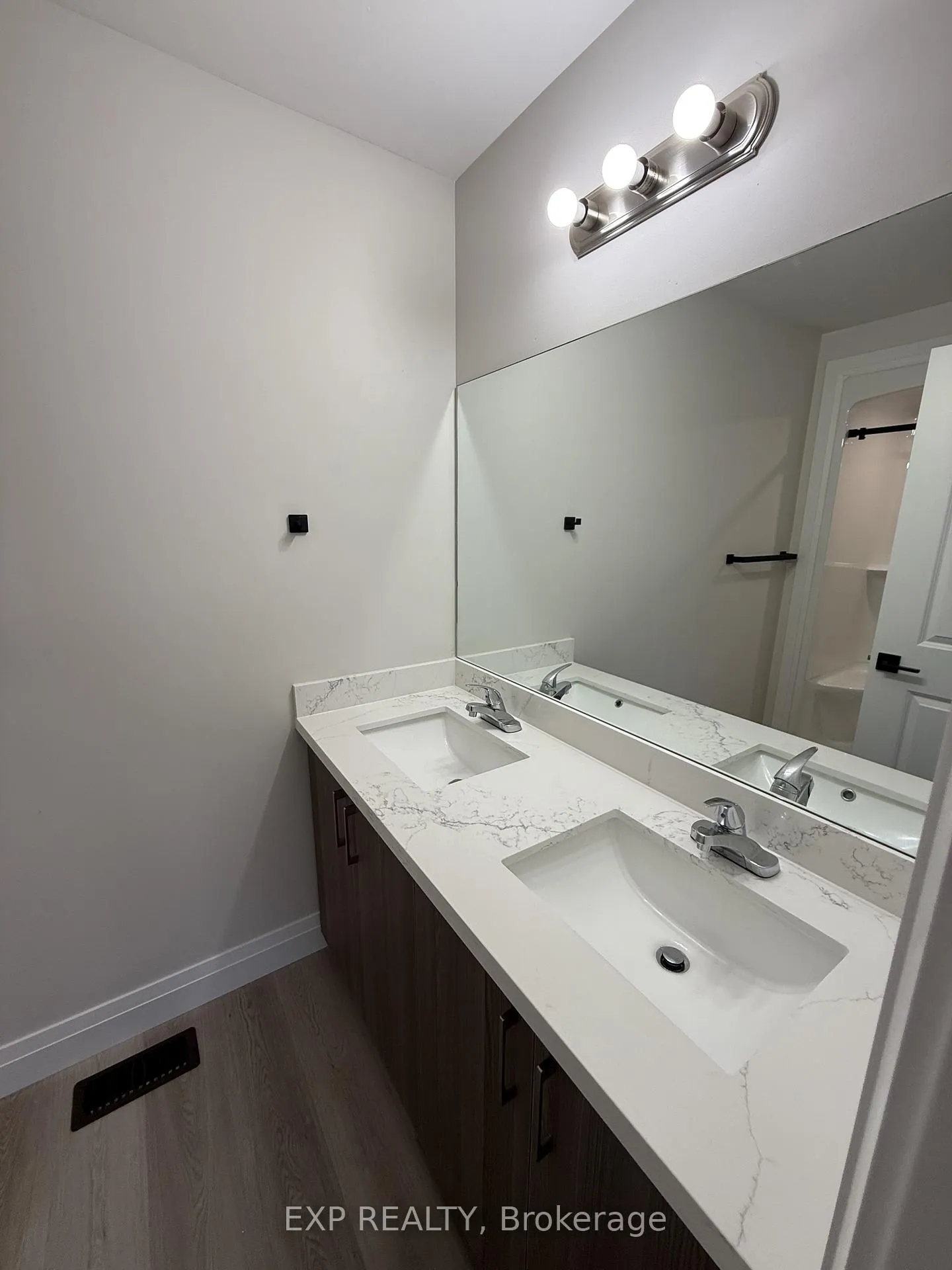 Photo 13 of 13 Keystone Trail, Welland, Lincoln/Crowland — HOMEH