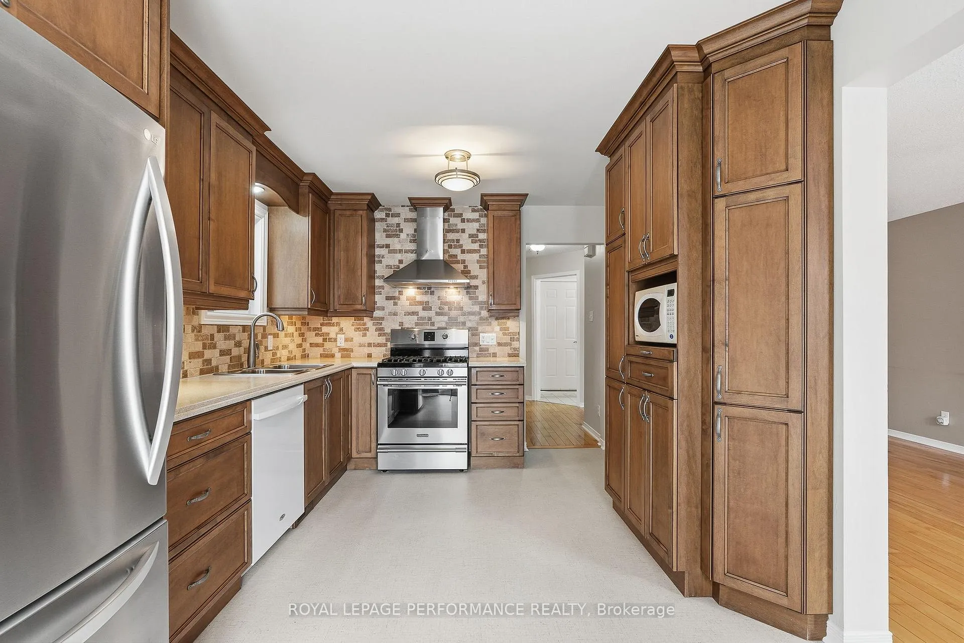 Photo 2 of 1853 Sunland Drive, Ottawa, Fallingbrook/Gardenway South — HOMEH