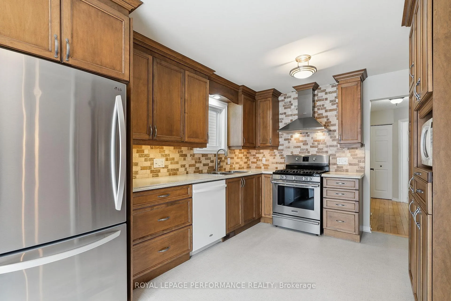 Photo 3 of 1853 Sunland Drive, Ottawa, Fallingbrook/Gardenway South — HOMEH