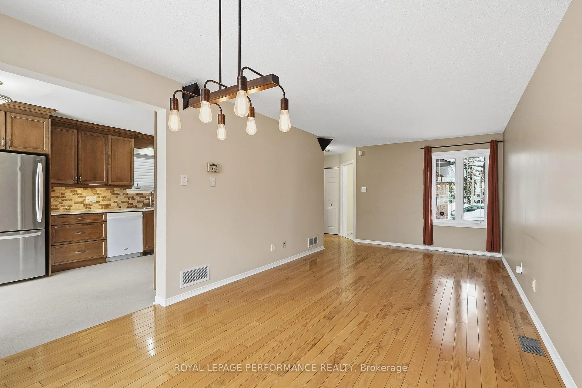 Photo 7 of 1853 Sunland Drive, Ottawa, Fallingbrook/Gardenway South — HOMEH