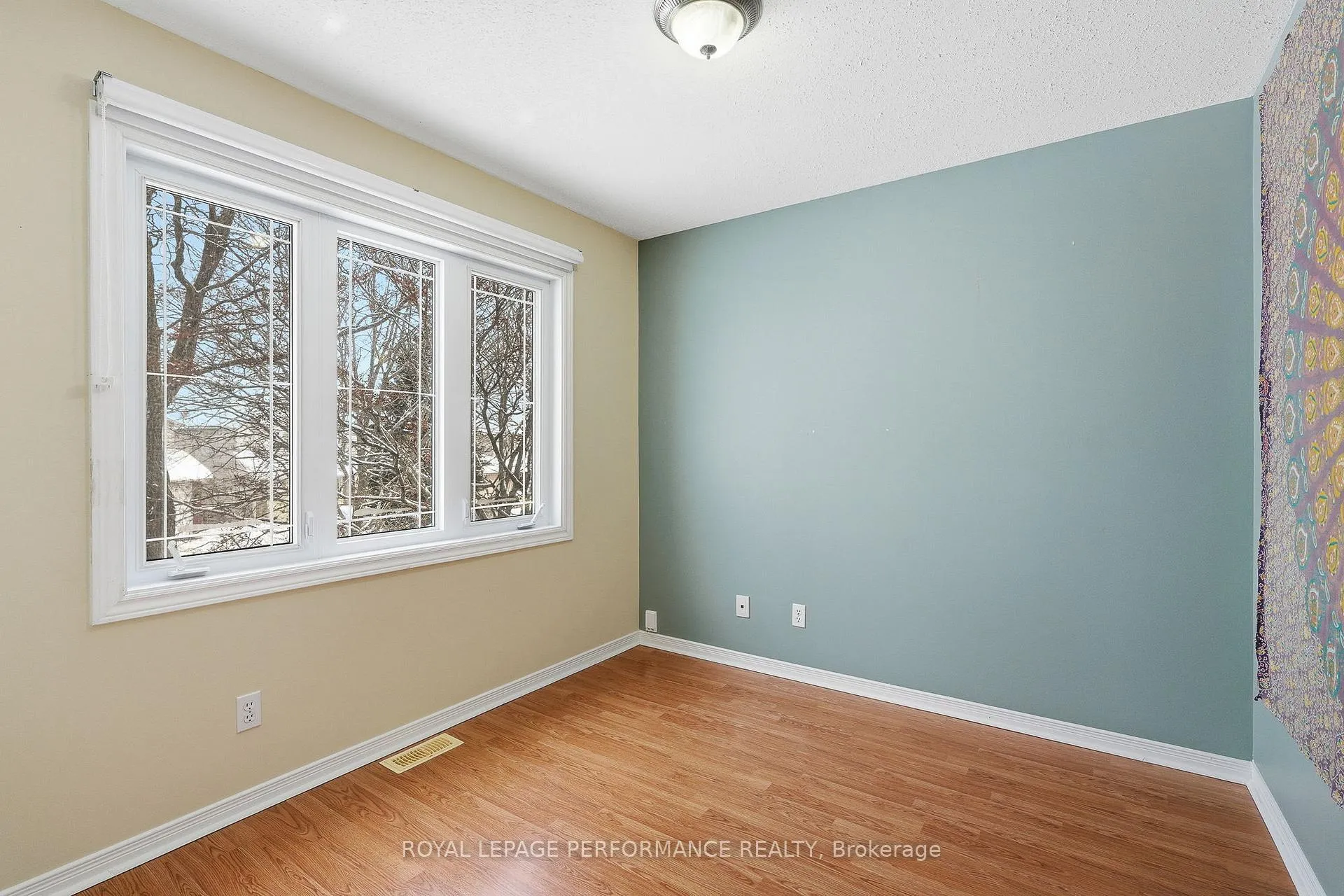 Photo 14 of 1853 Sunland Drive, Ottawa, Fallingbrook/Gardenway South — HOMEH