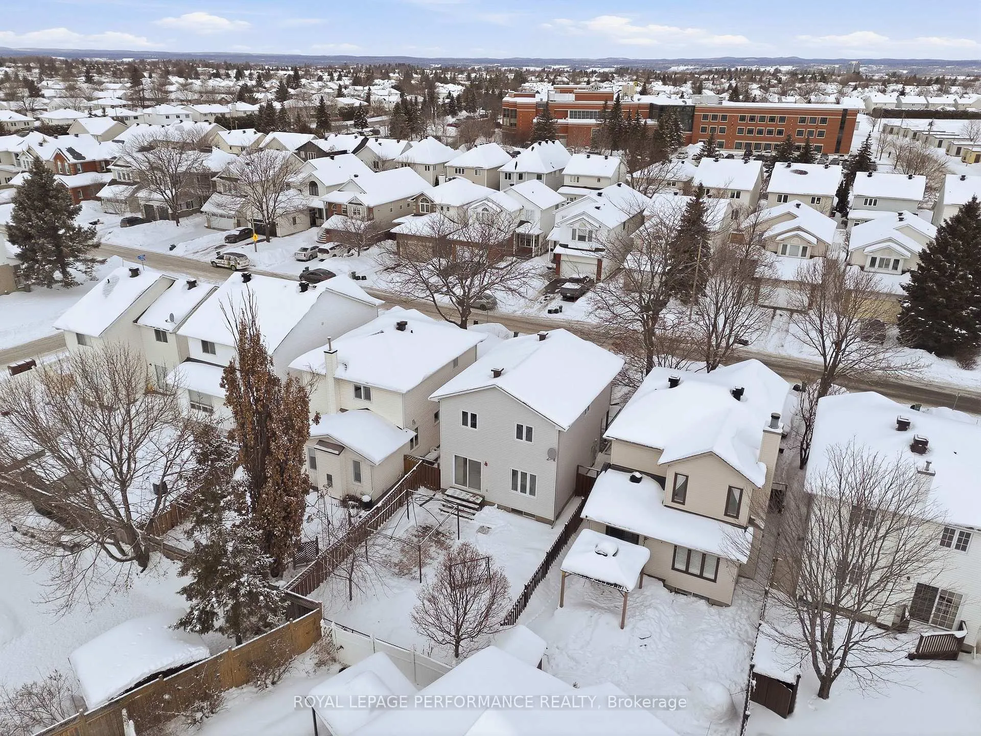 Photo 33 of 1853 Sunland Drive, Ottawa, Fallingbrook/Gardenway South — HOMEH