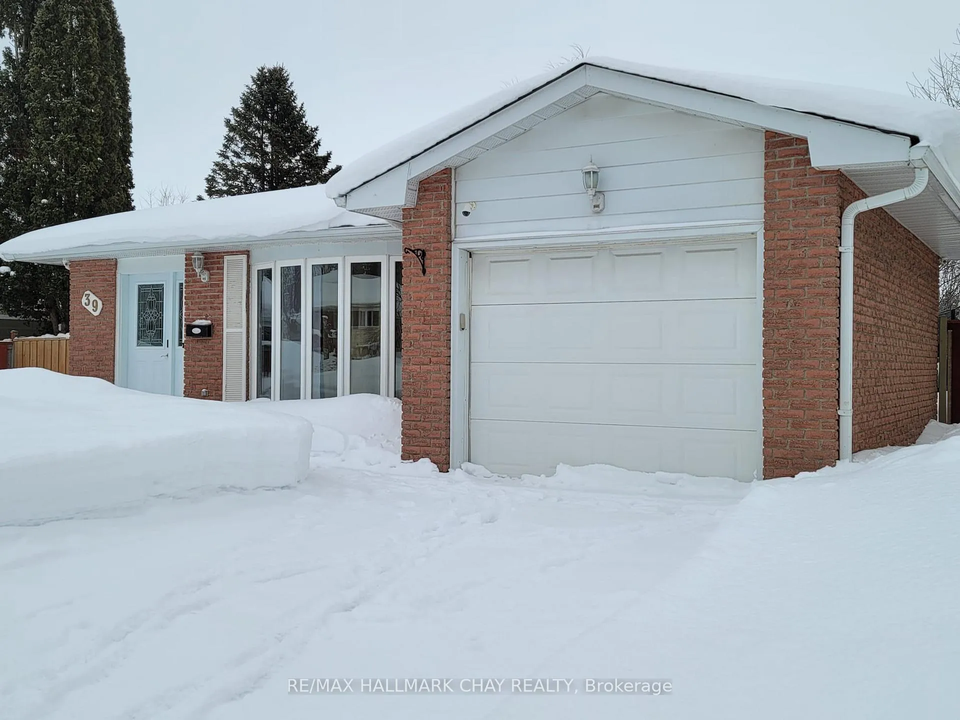 Photo 2 of 39 Bernick Drive, Barrie, Grove East — HOMEH