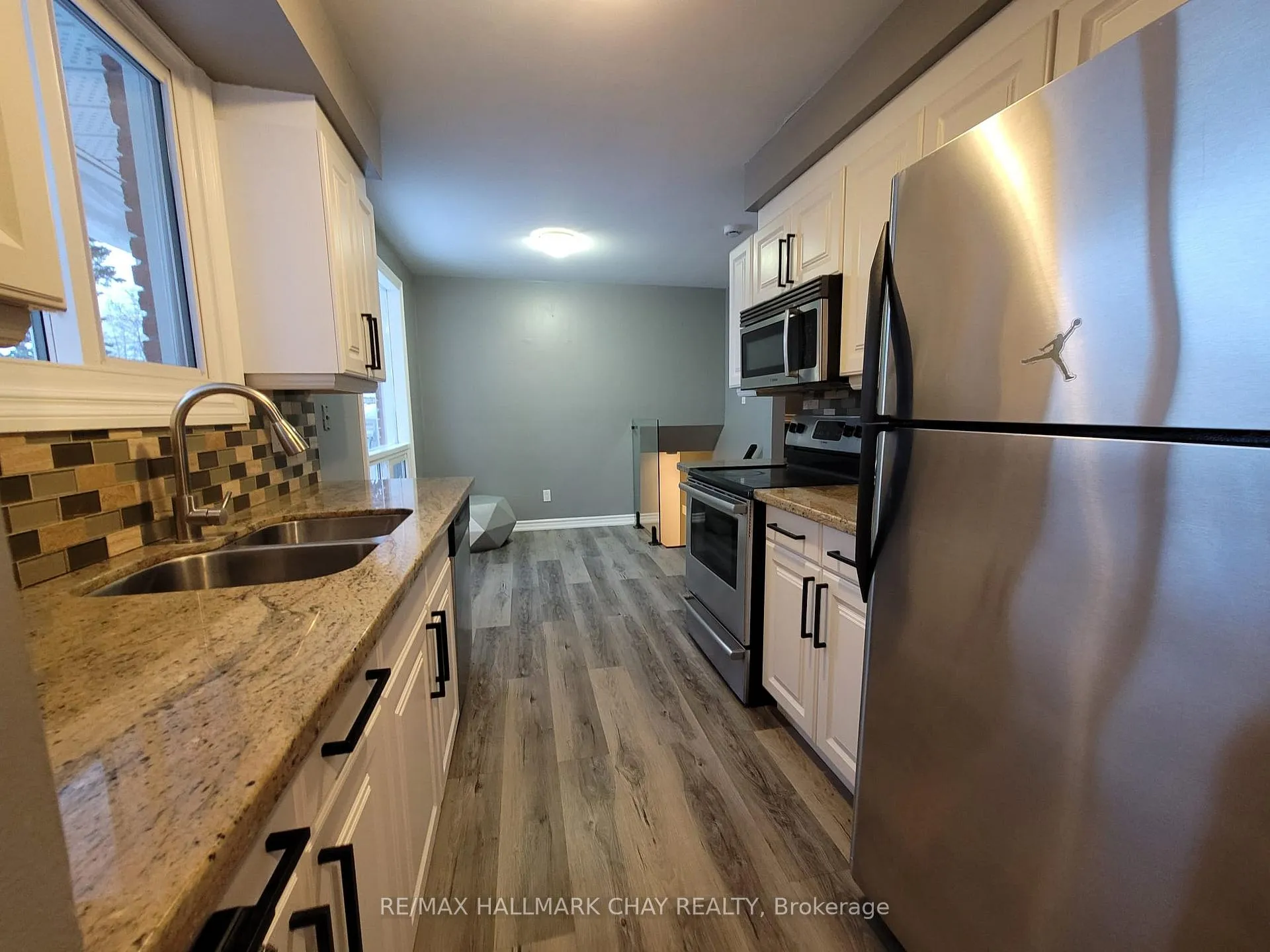 Photo 4 of 39 Bernick Drive, Barrie, Grove East — HOMEH