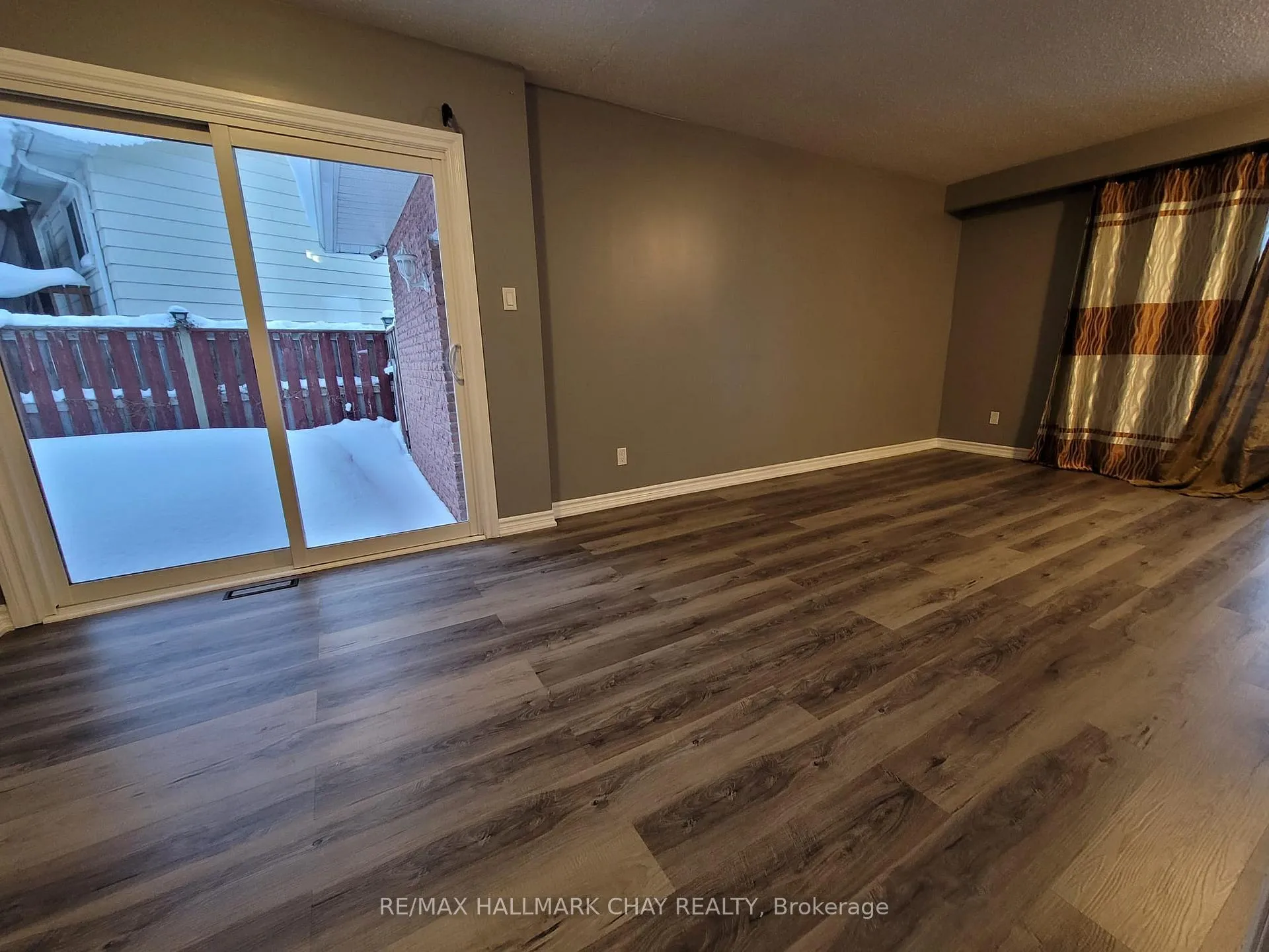 Photo 6 of 39 Bernick Drive, Barrie, Grove East — HOMEH