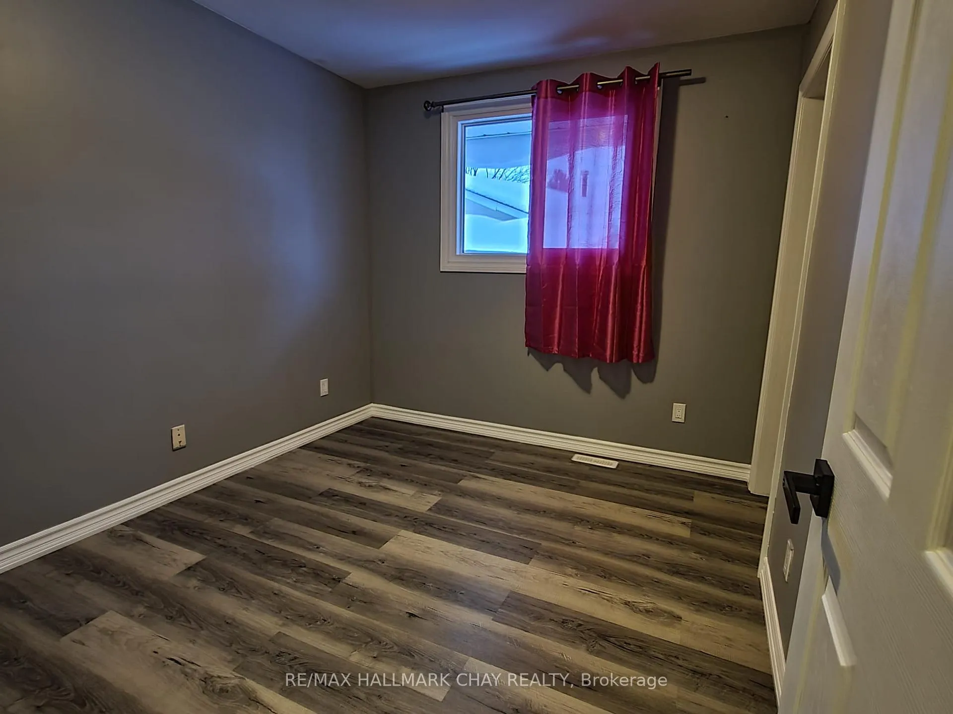 Photo 9 of 39 Bernick Drive, Barrie, Grove East — HOMEH