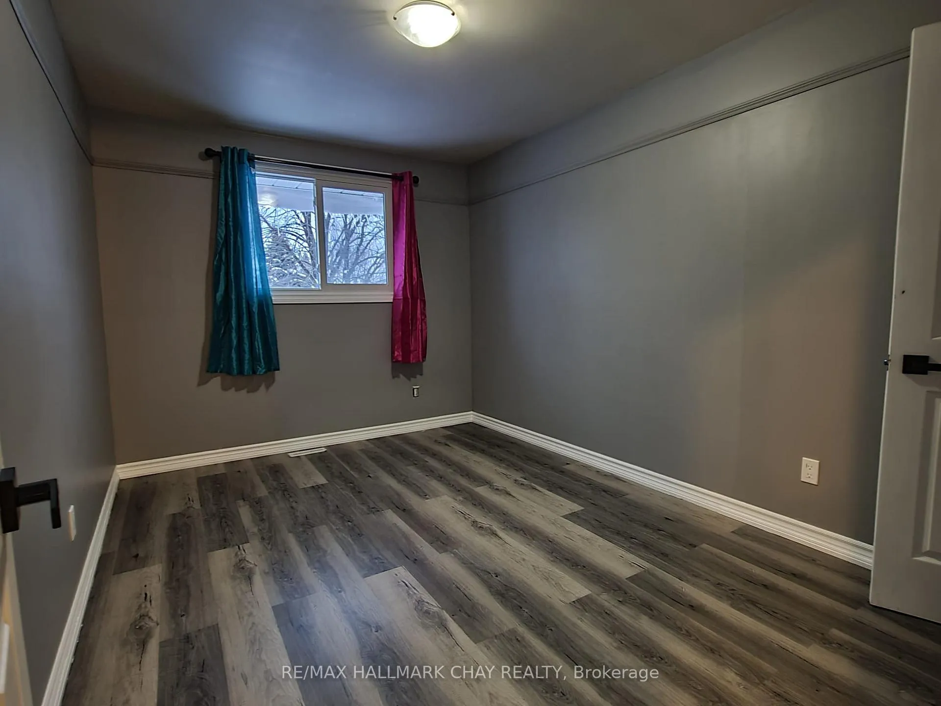 Photo 10 of 39 Bernick Drive, Barrie, Grove East — HOMEH