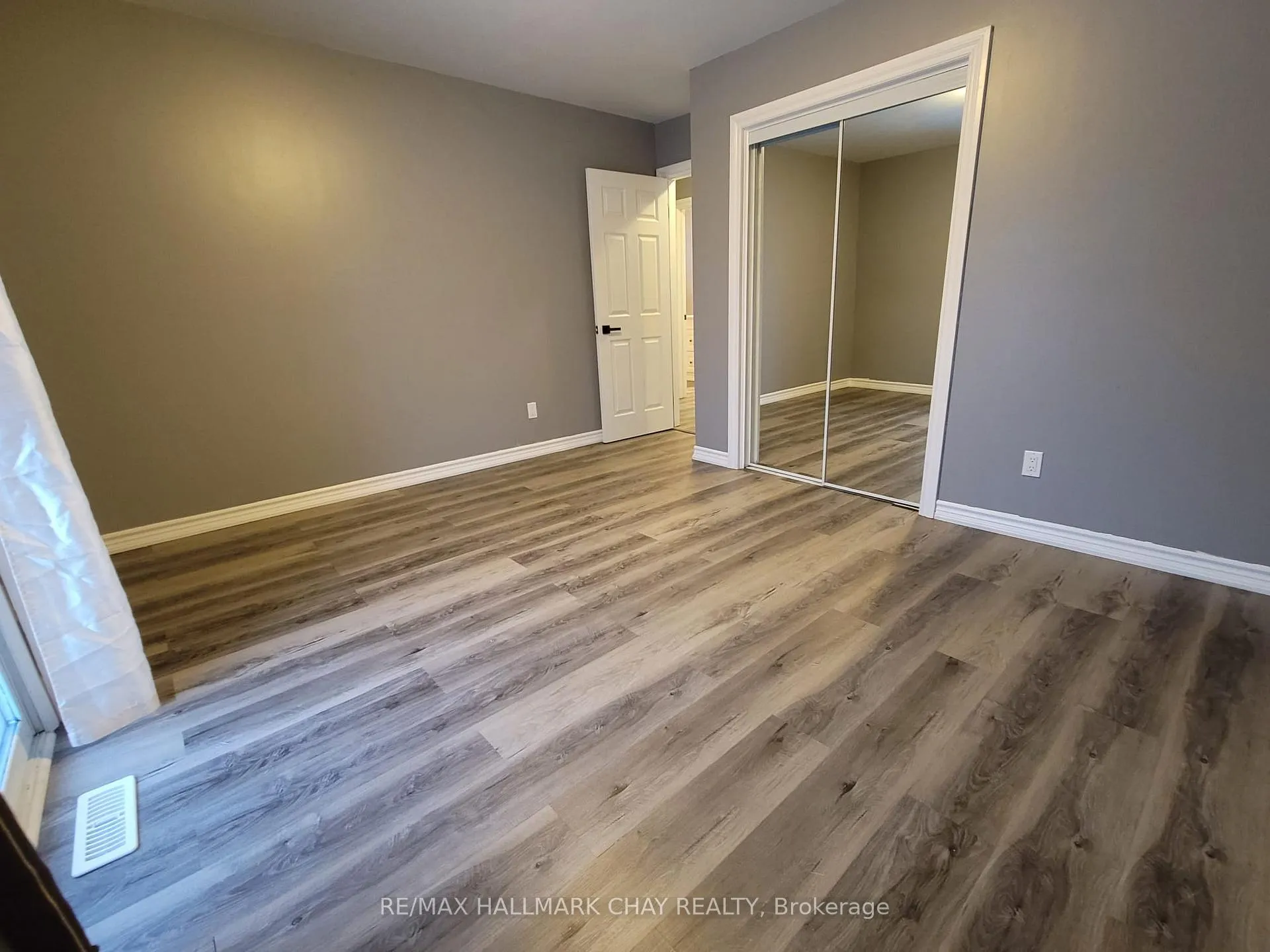 Photo 11 of 39 Bernick Drive, Barrie, Grove East — HOMEH