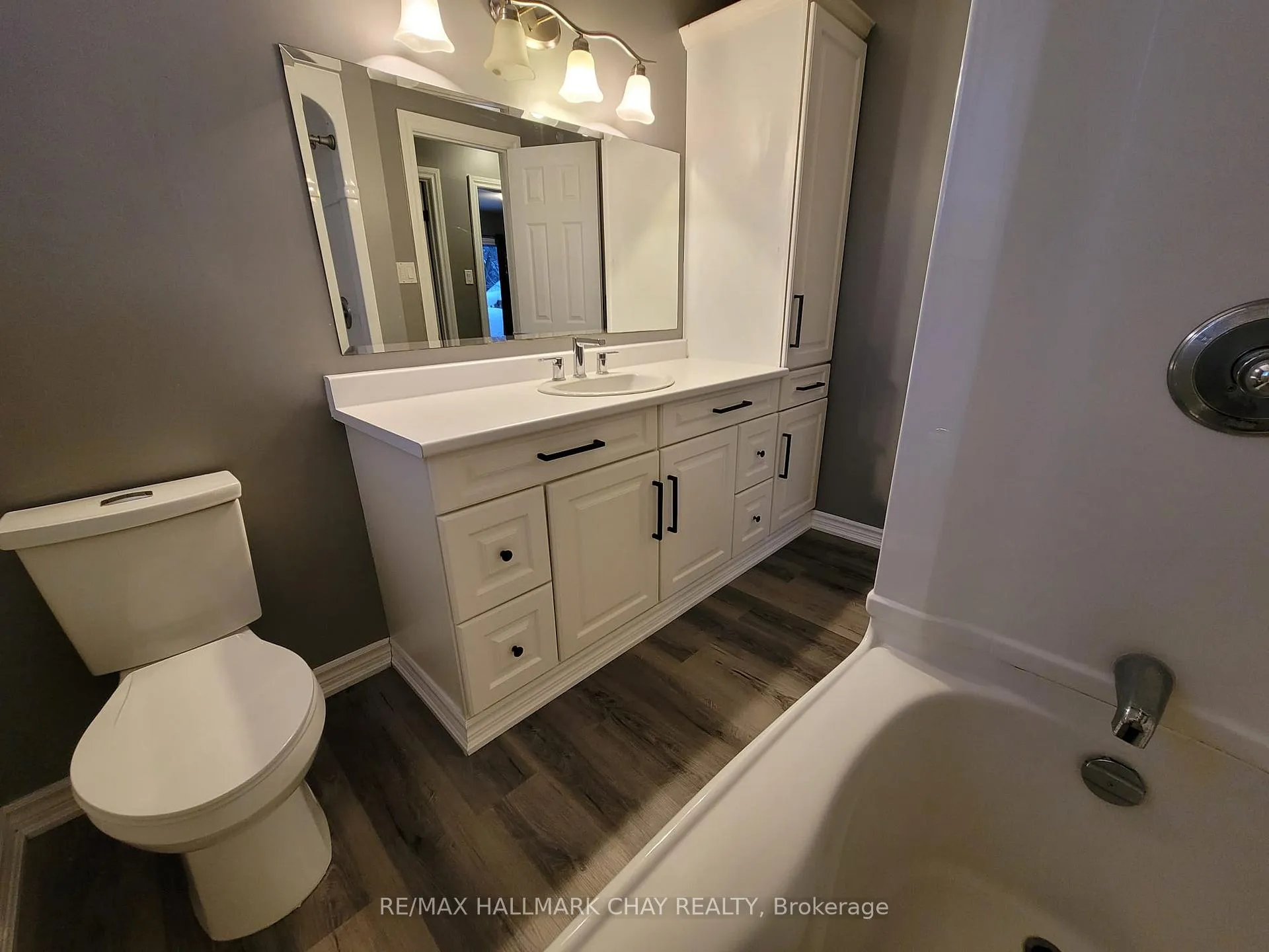 Photo 13 of 39 Bernick Drive, Barrie, Grove East — HOMEH