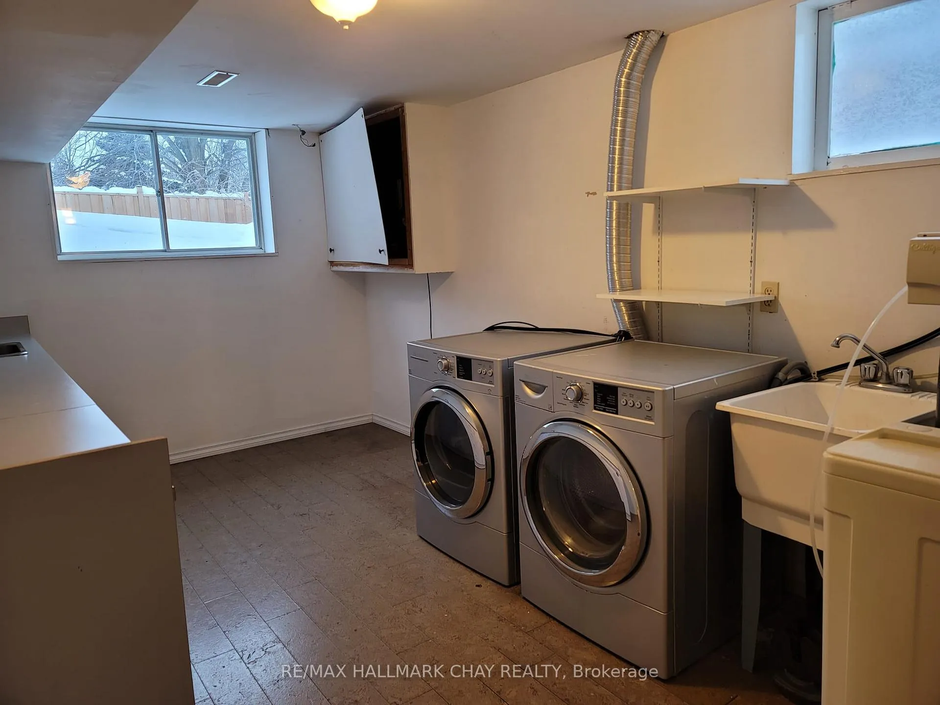 Photo 15 of 39 Bernick Drive, Barrie, Grove East — HOMEH
