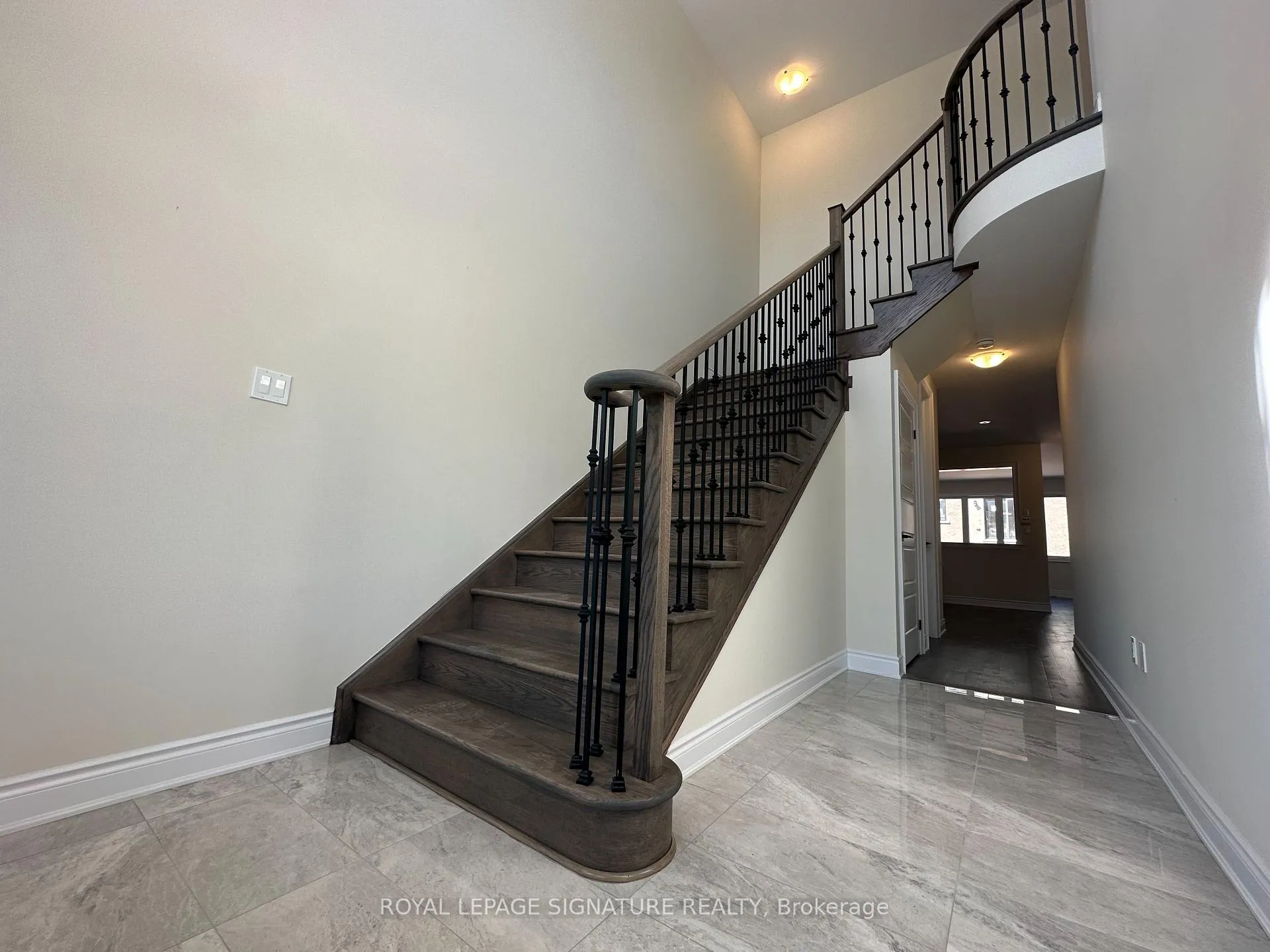 Photo 3 of 298 Forks Road, Welland, Dain City — HOMEH