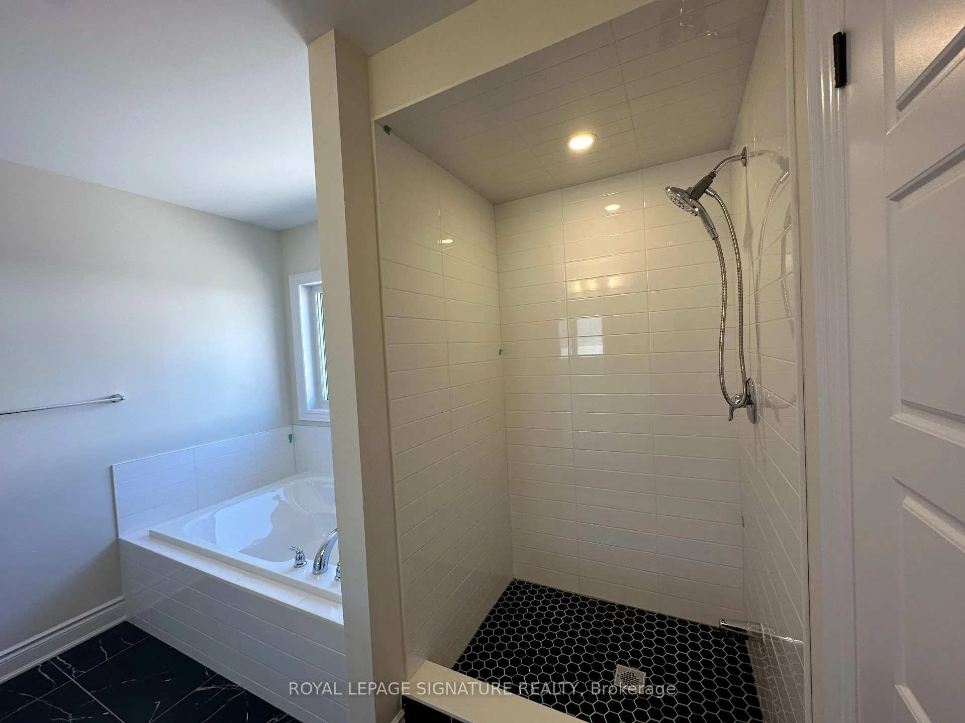 Photo 27 of 298 Forks Road, Welland, Dain City — HOMEH