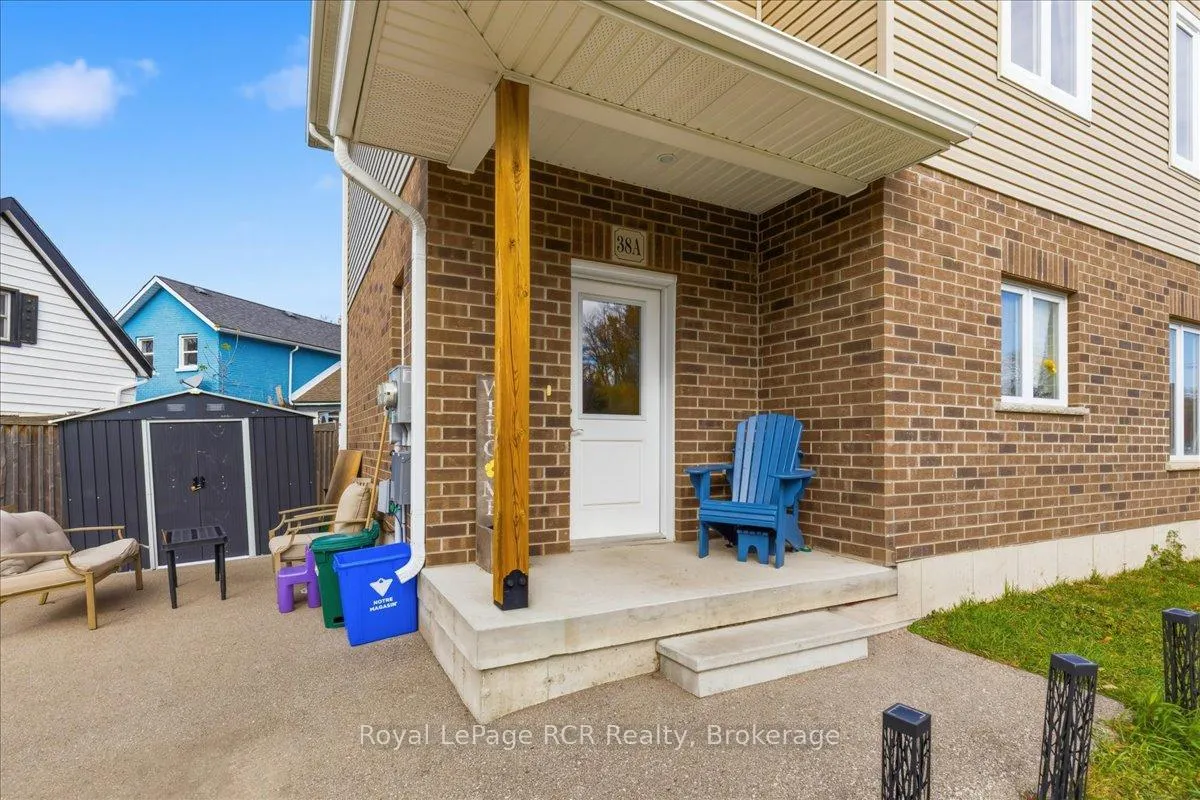 Photo 2 of 38 Cobourg Lane, Stratford — HOMEH