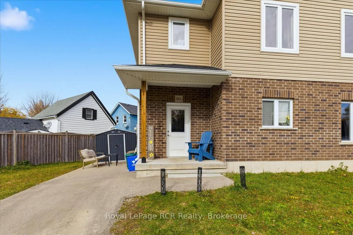 Photo 3 of 38 Cobourg Lane, Stratford — HOMEH