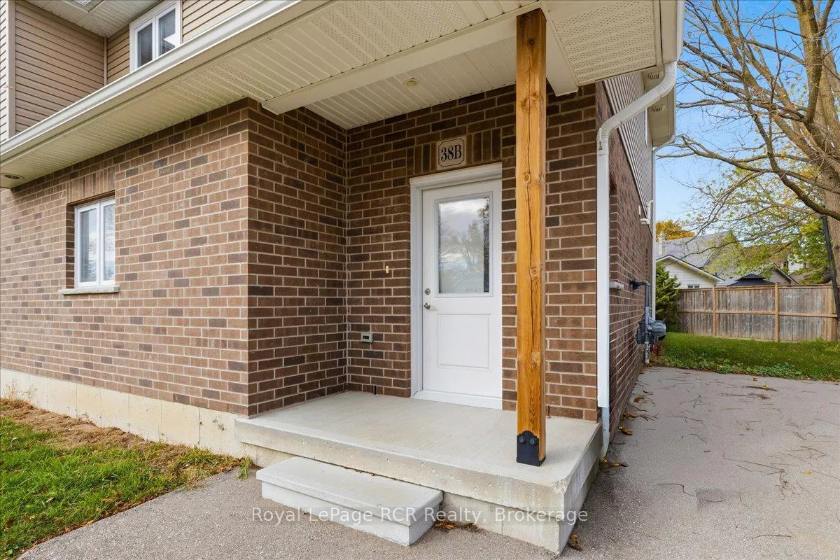 Photo 5 of 38 Cobourg Lane, Stratford — HOMEH