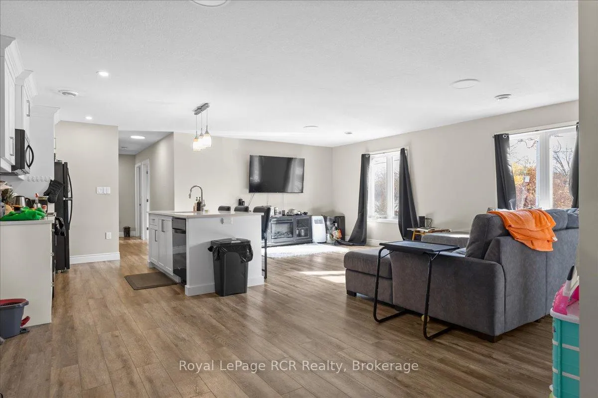 Photo 6 of 38 Cobourg Lane, Stratford — HOMEH