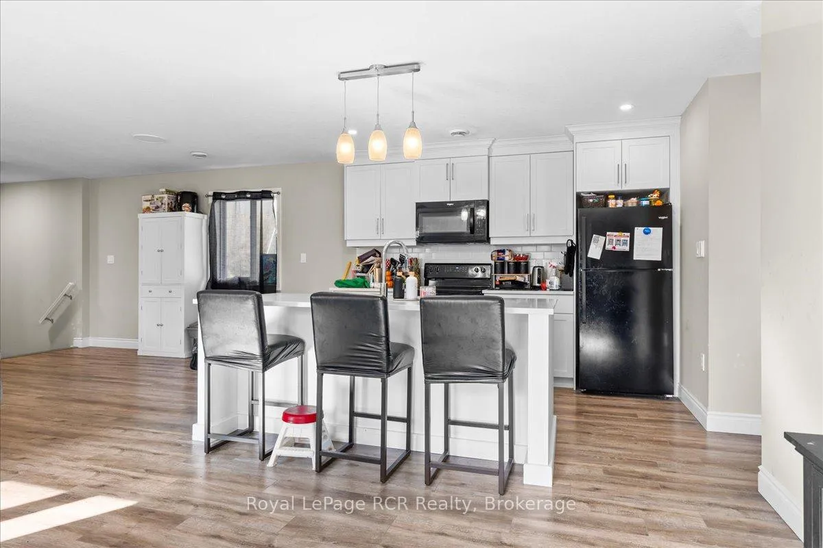 Photo 8 of 38 Cobourg Lane, Stratford — HOMEH