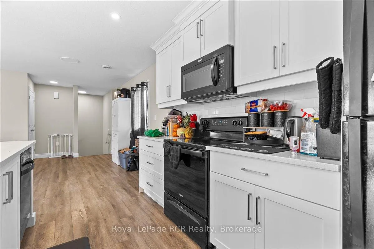 Photo 9 of 38 Cobourg Lane, Stratford — HOMEH