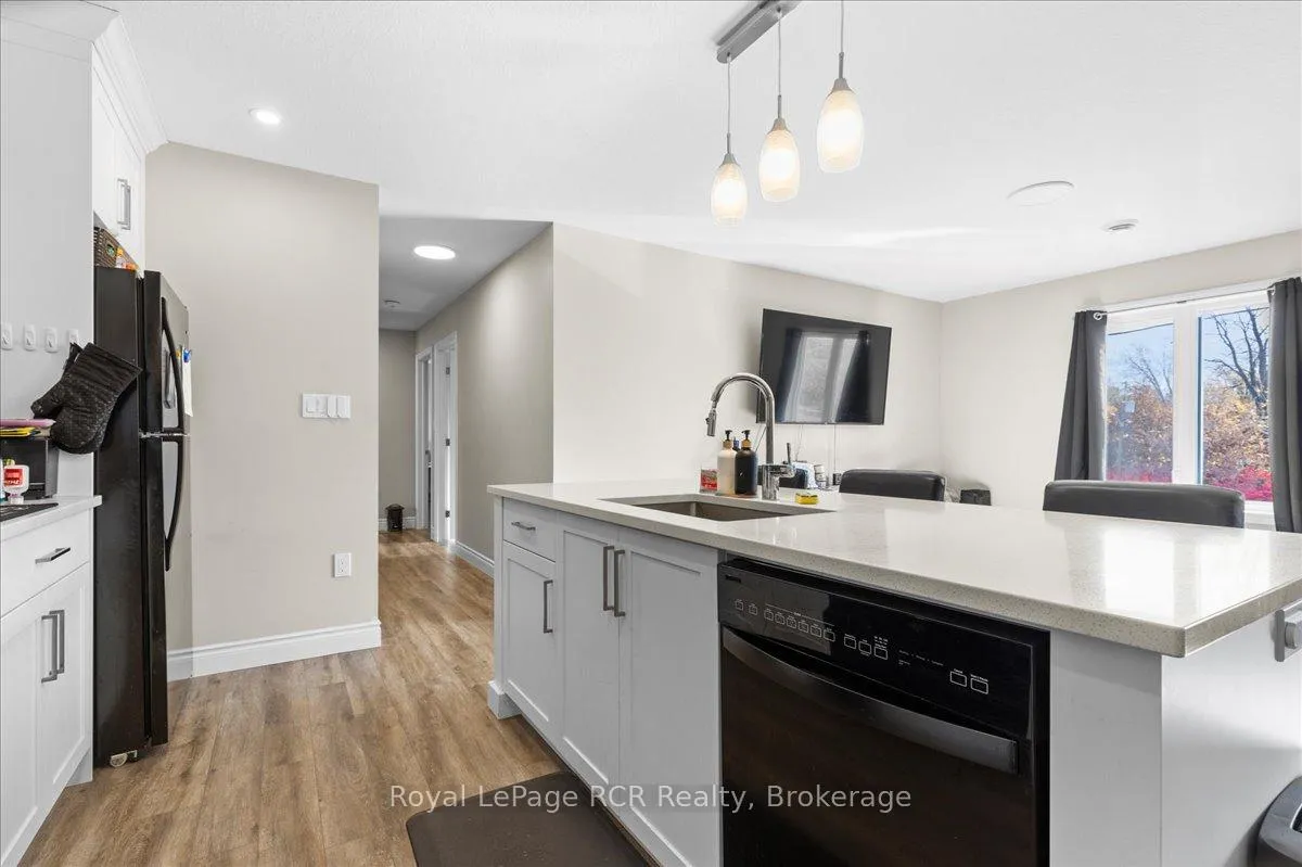 Photo 10 of 38 Cobourg Lane, Stratford — HOMEH