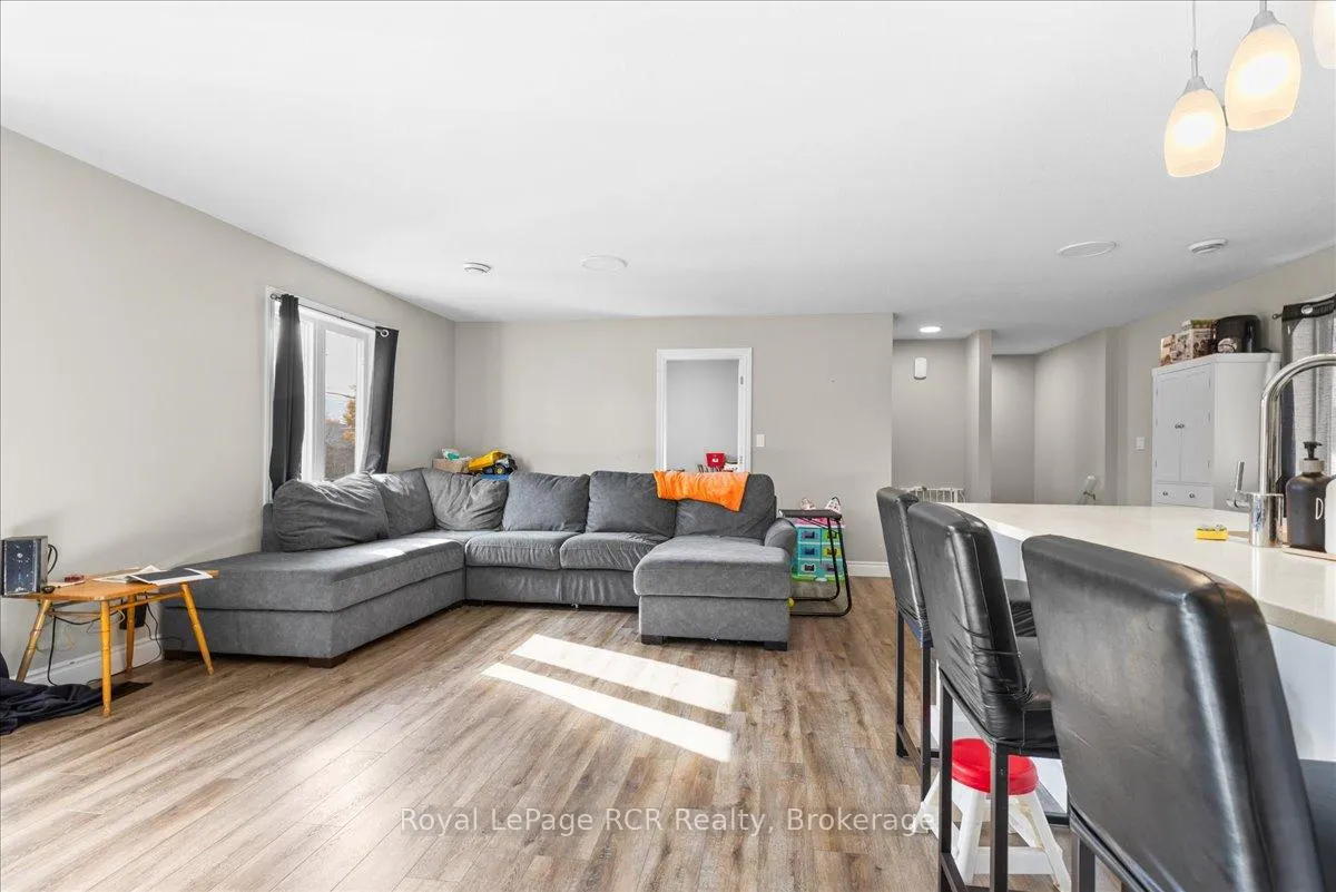 Photo 12 of 38 Cobourg Lane, Stratford — HOMEH