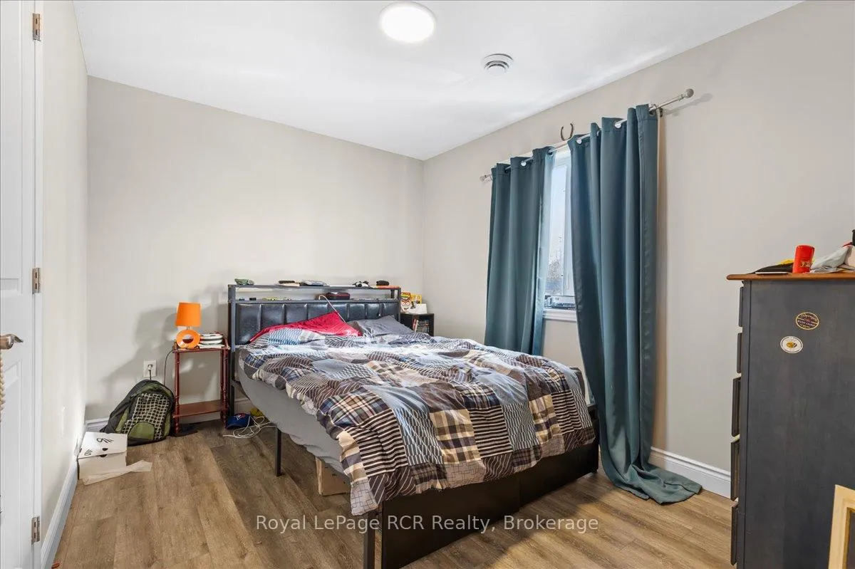 Photo 15 of 38 Cobourg Lane, Stratford — HOMEH