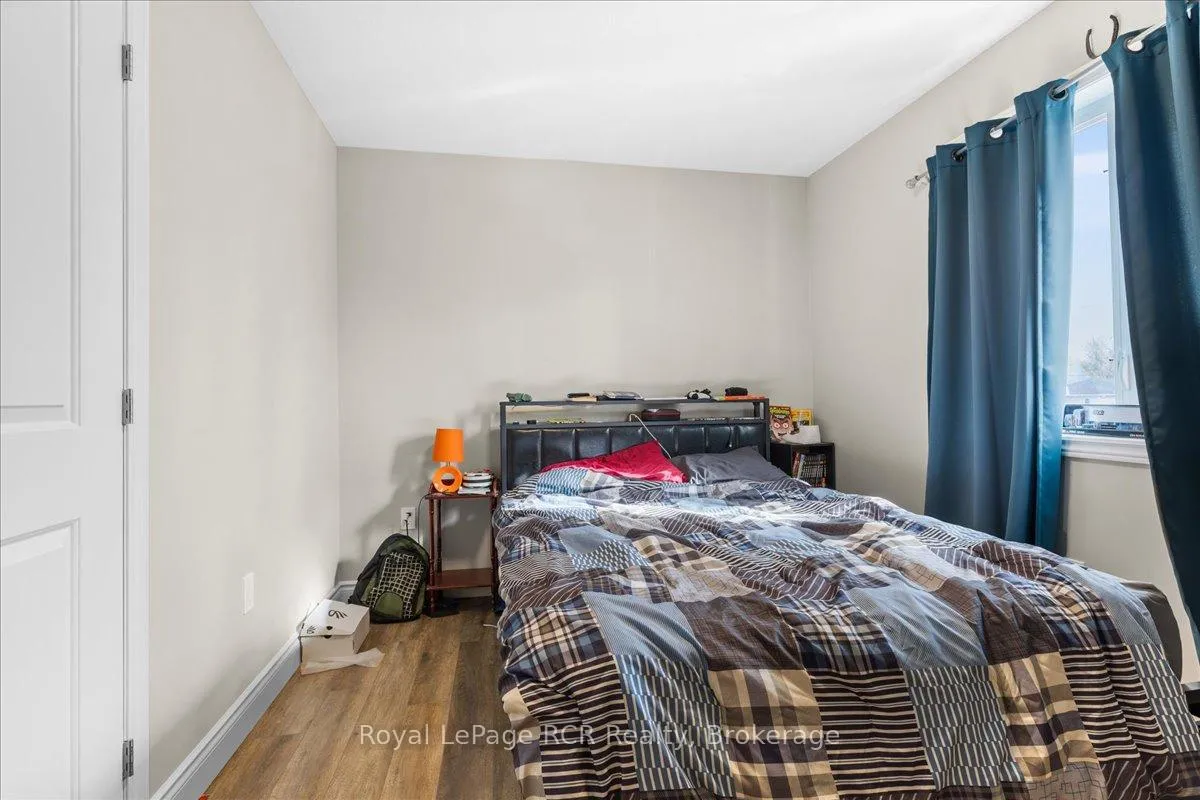 Photo 16 of 38 Cobourg Lane, Stratford — HOMEH