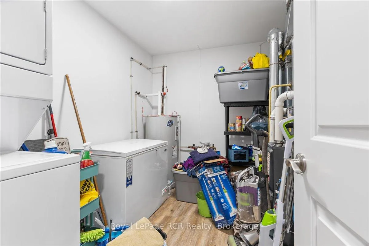 Photo 17 of 38 Cobourg Lane, Stratford — HOMEH