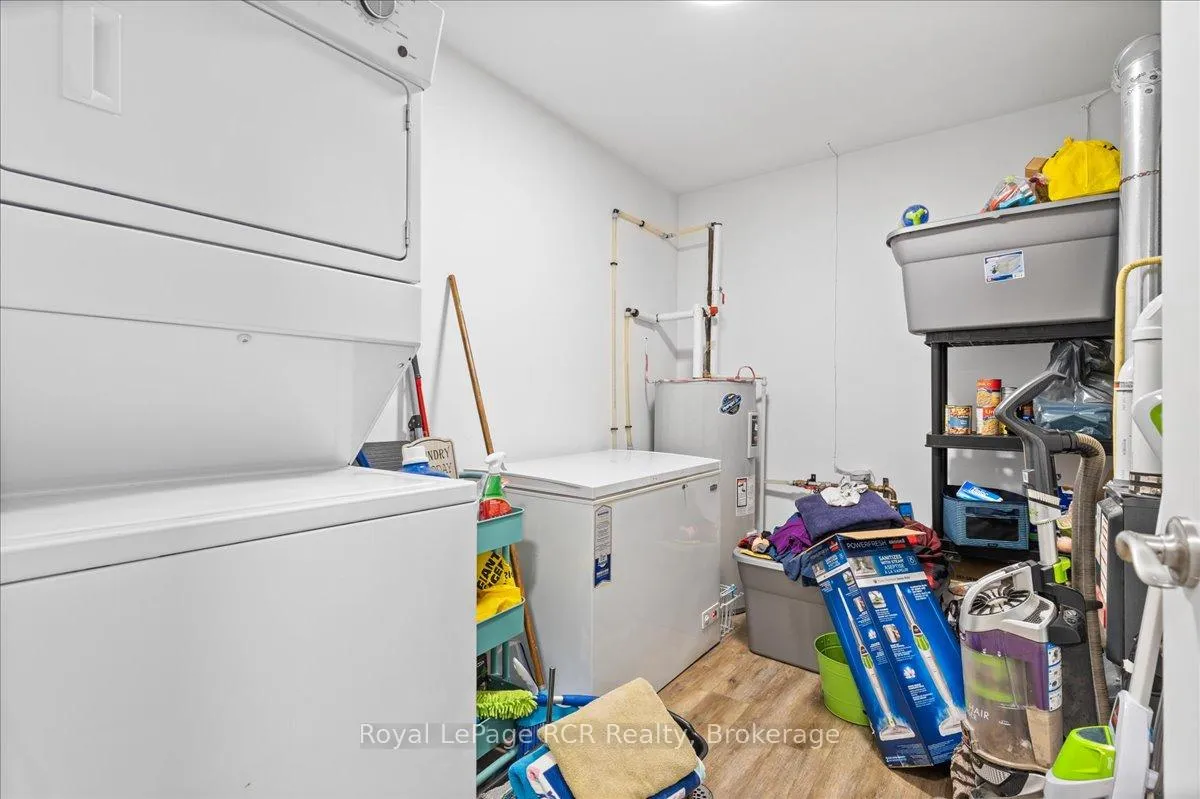 Photo 18 of 38 Cobourg Lane, Stratford — HOMEH