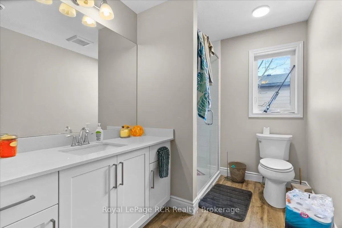 Photo 19 of 38 Cobourg Lane, Stratford — HOMEH