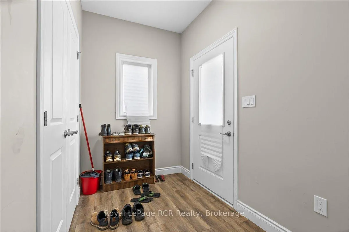 Photo 21 of 38 Cobourg Lane, Stratford — HOMEH
