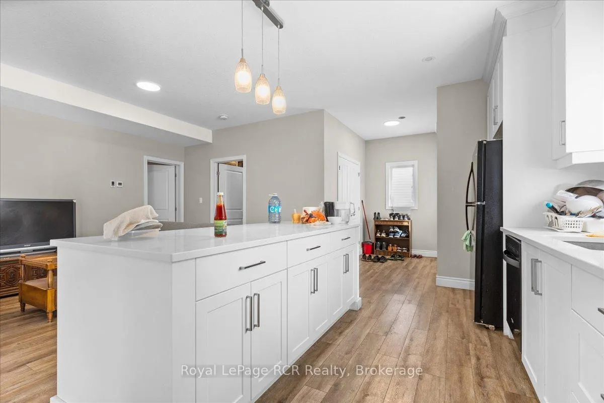 Photo 24 of 38 Cobourg Lane, Stratford — HOMEH