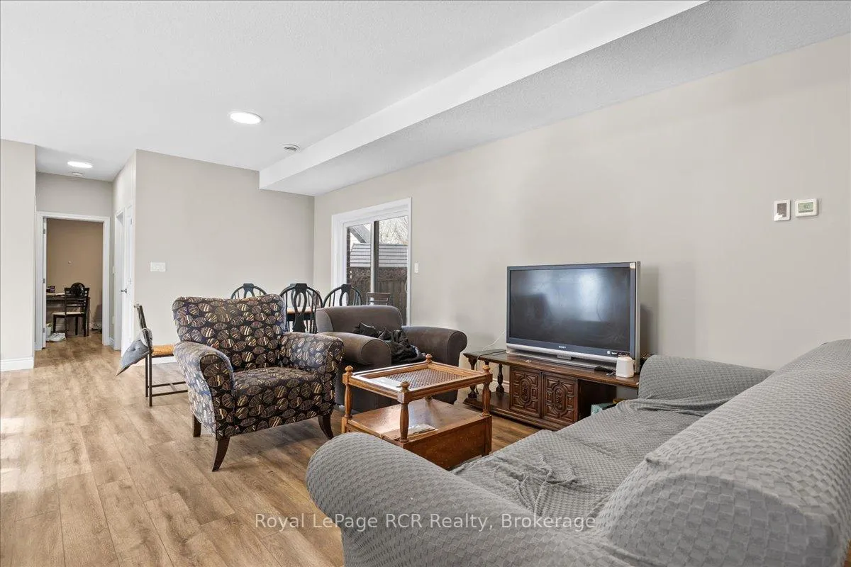 Photo 26 of 38 Cobourg Lane, Stratford — HOMEH