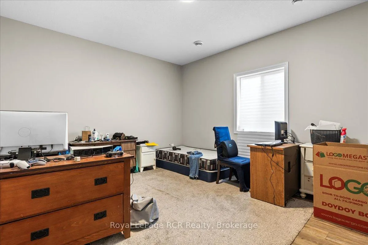 Photo 28 of 38 Cobourg Lane, Stratford — HOMEH