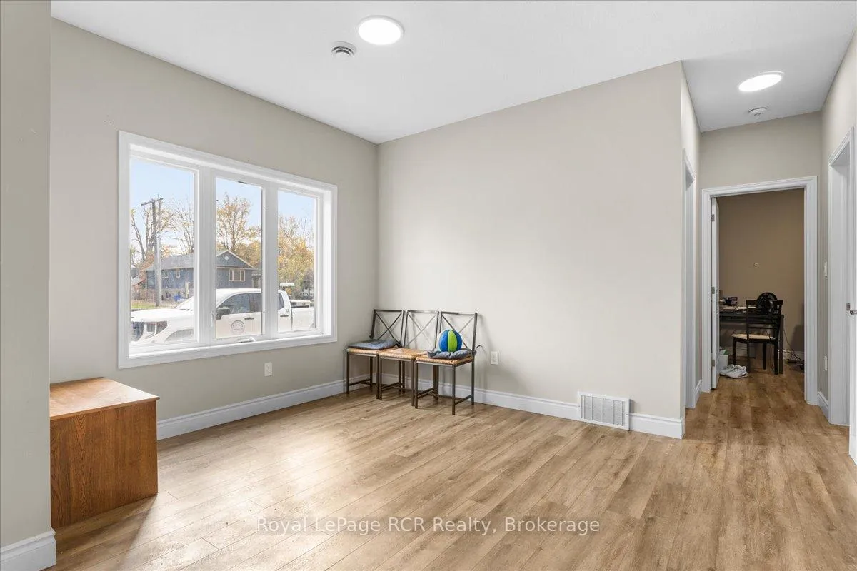 Photo 30 of 38 Cobourg Lane, Stratford — HOMEH